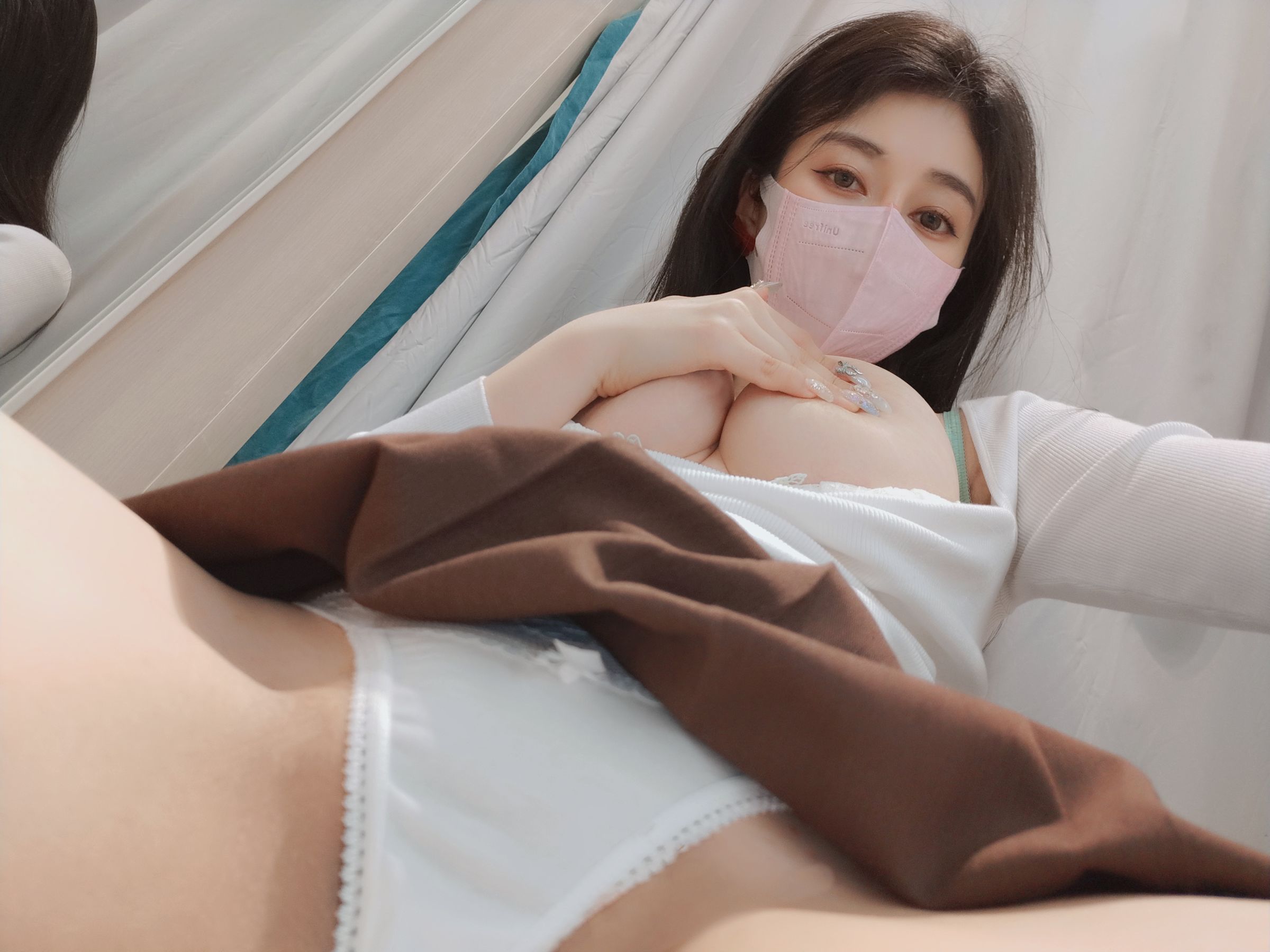[网红COSER] Coser小姐姐白银 - 更衣室