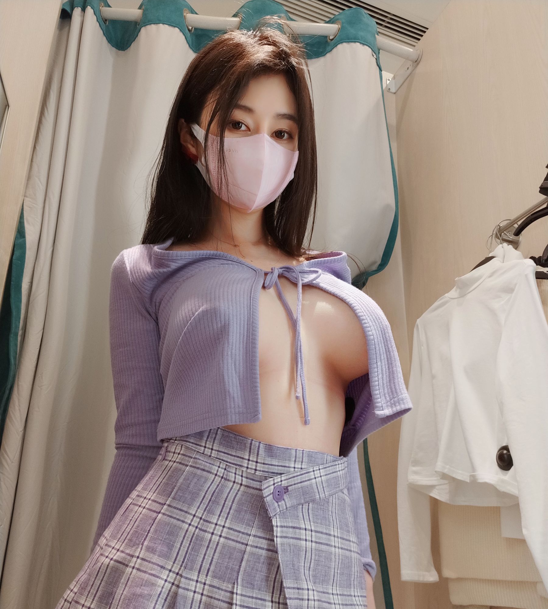[网红COSER] Coser小姐姐白银 - 更衣室