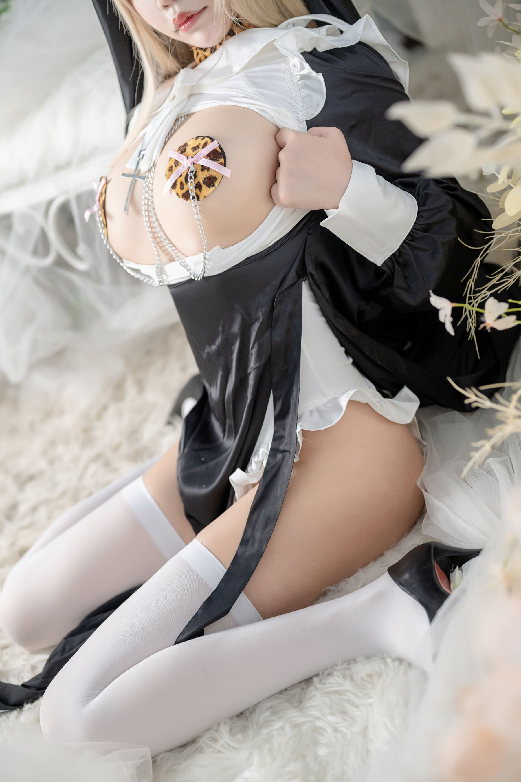 [网红COSER] 二次元妹子抱走莫子aa - 生日特辑 修女