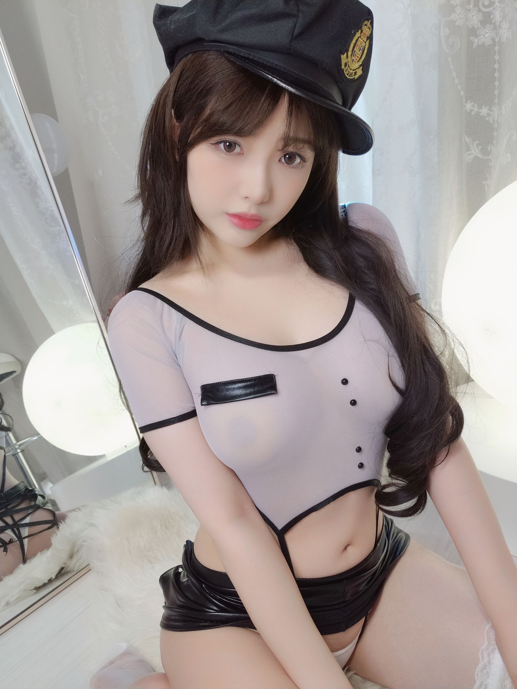 [网红COSER] 动漫博主雯妹 - 性感皮裙