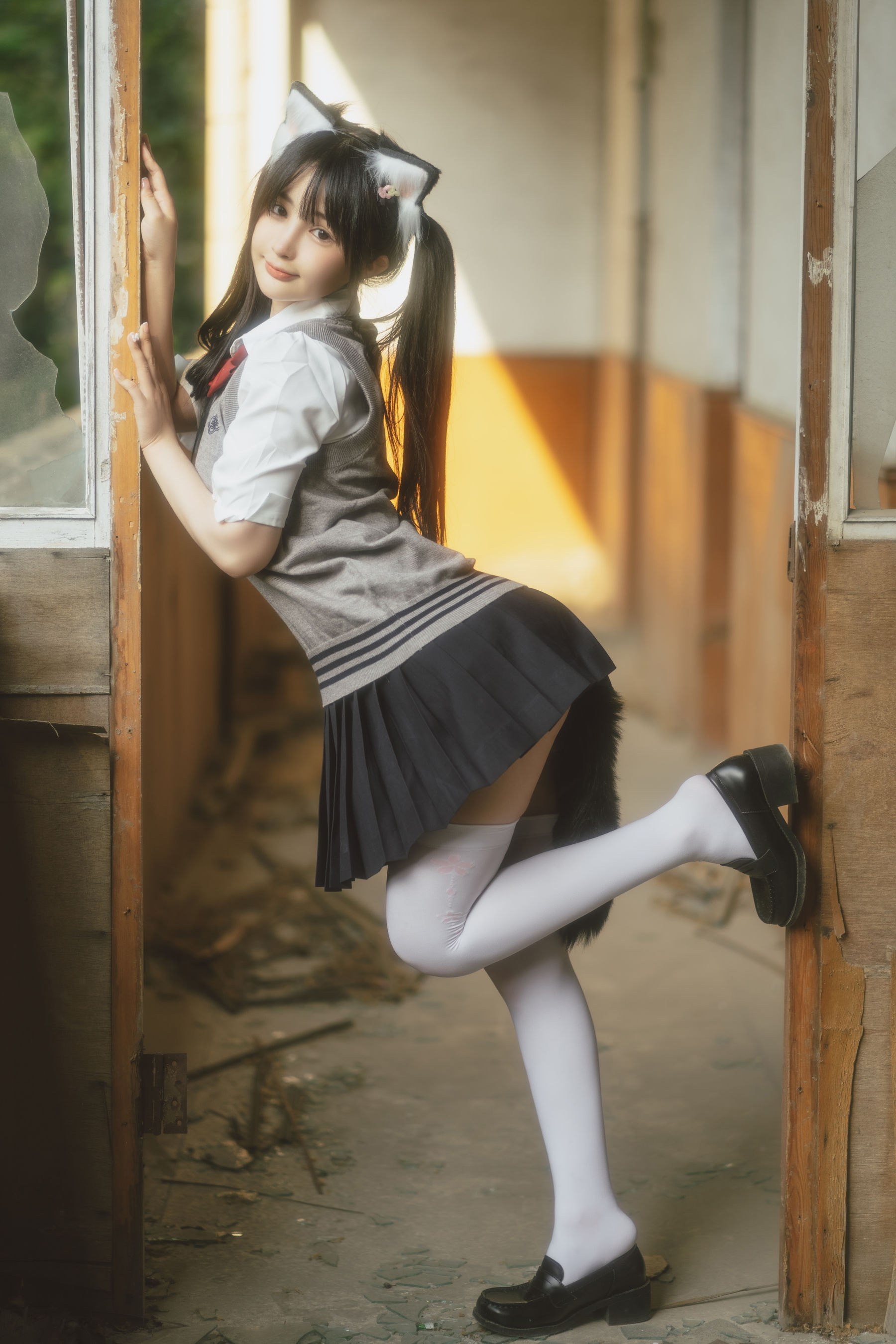 [网红COSER] 桜井宁宁 - 废墟JK