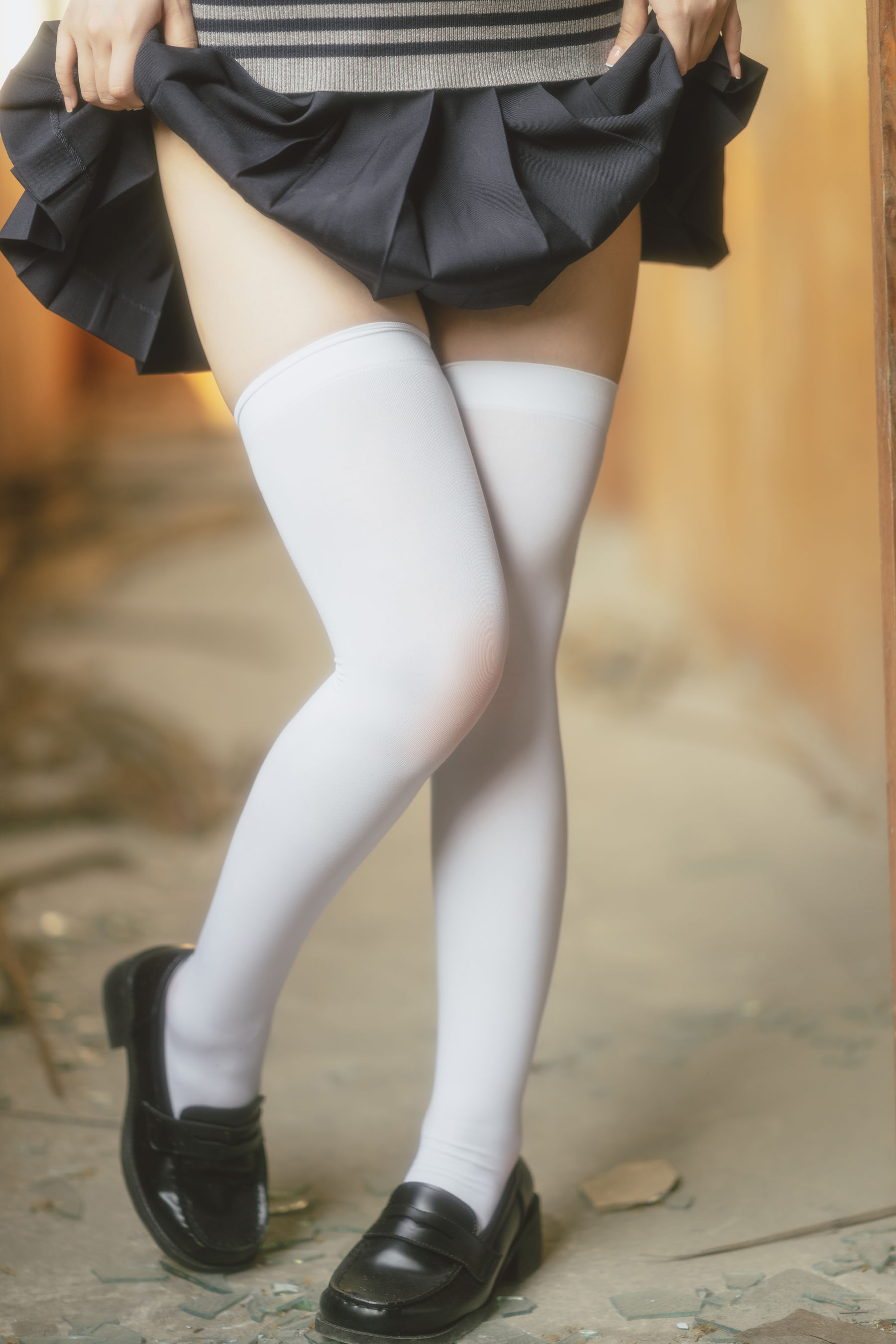[网红COSER] 桜井宁宁 - 废墟JK