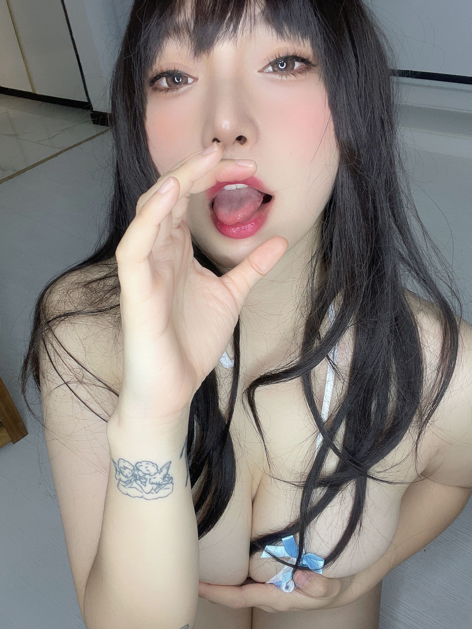 [网红COSER] 次屁啦 - 学姐大胆三点式