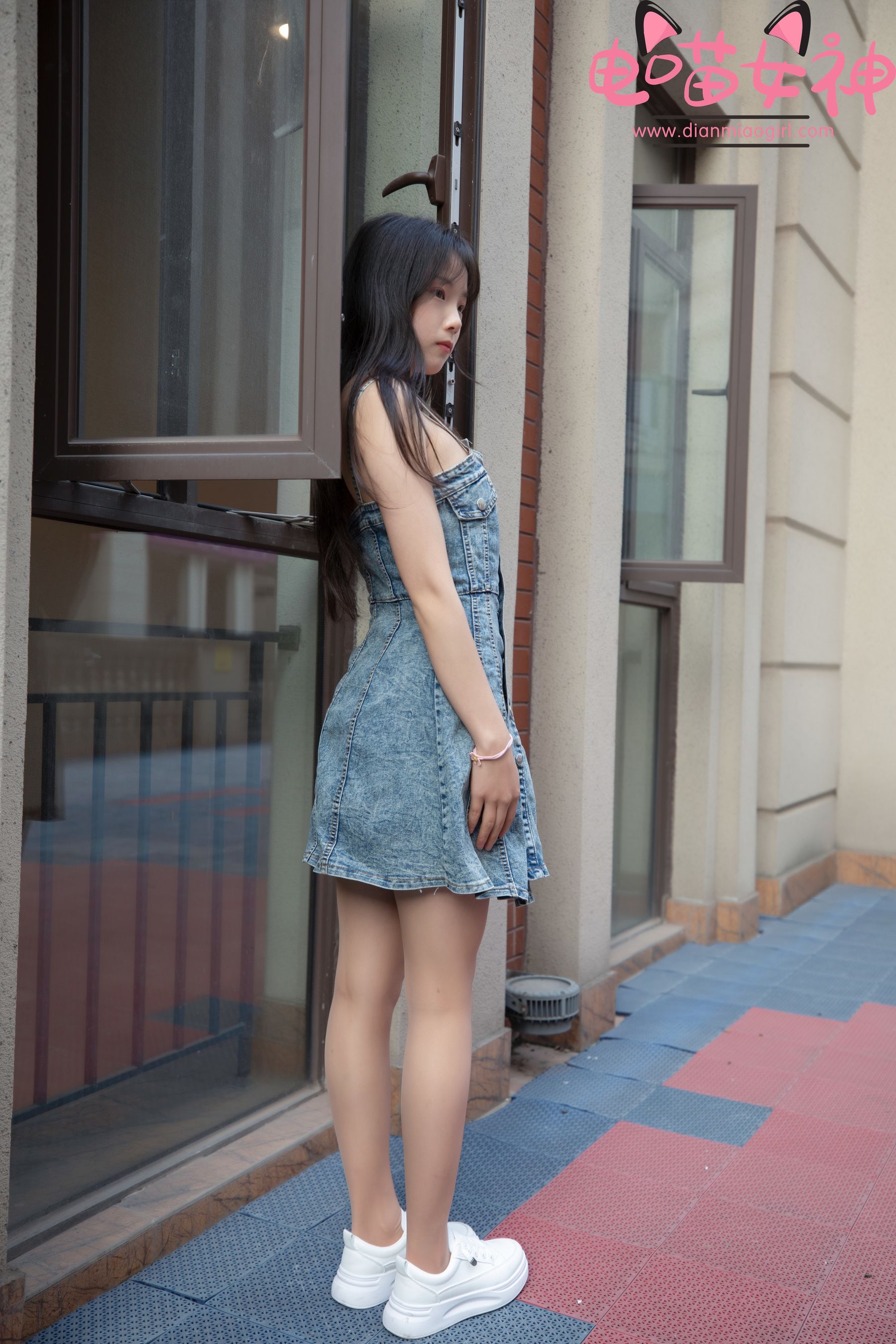 [网红COSER] 电喵女神 - 灵唯 稚嫩小白鞋
