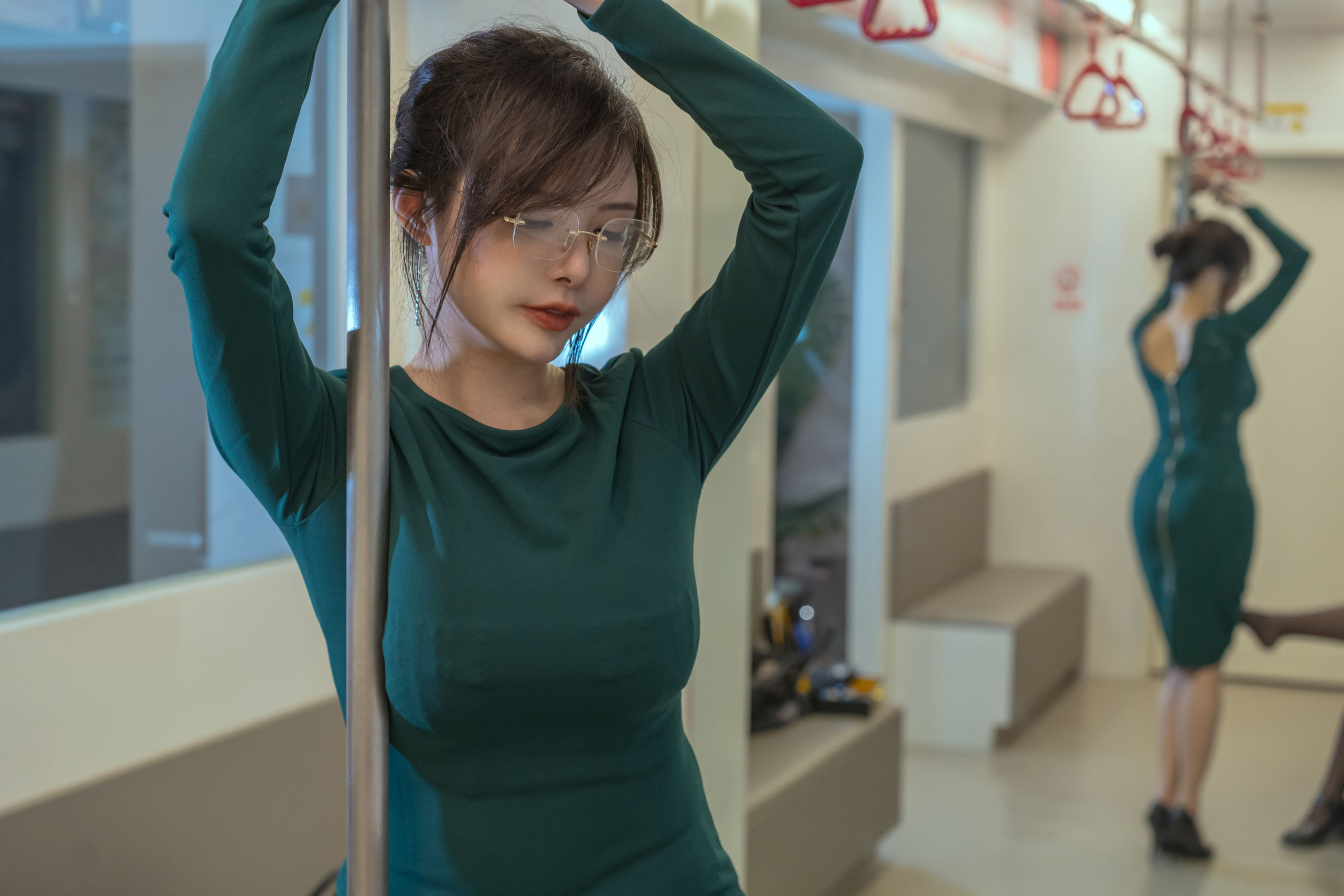 [网红COSER] 秋和柯基(夏小秋秋秋) - 电车