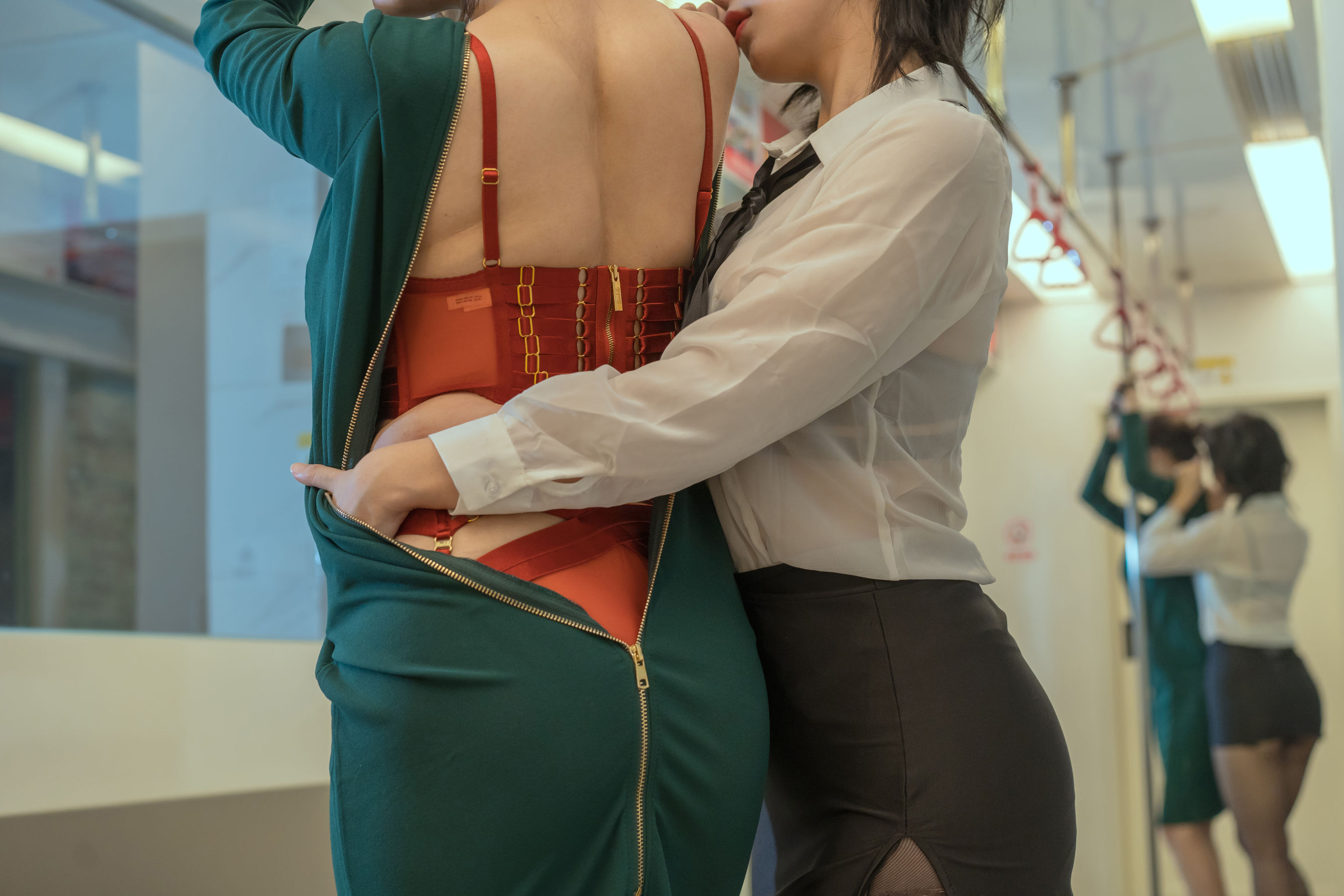 [网红COSER] 秋和柯基(夏小秋秋秋) - 电车