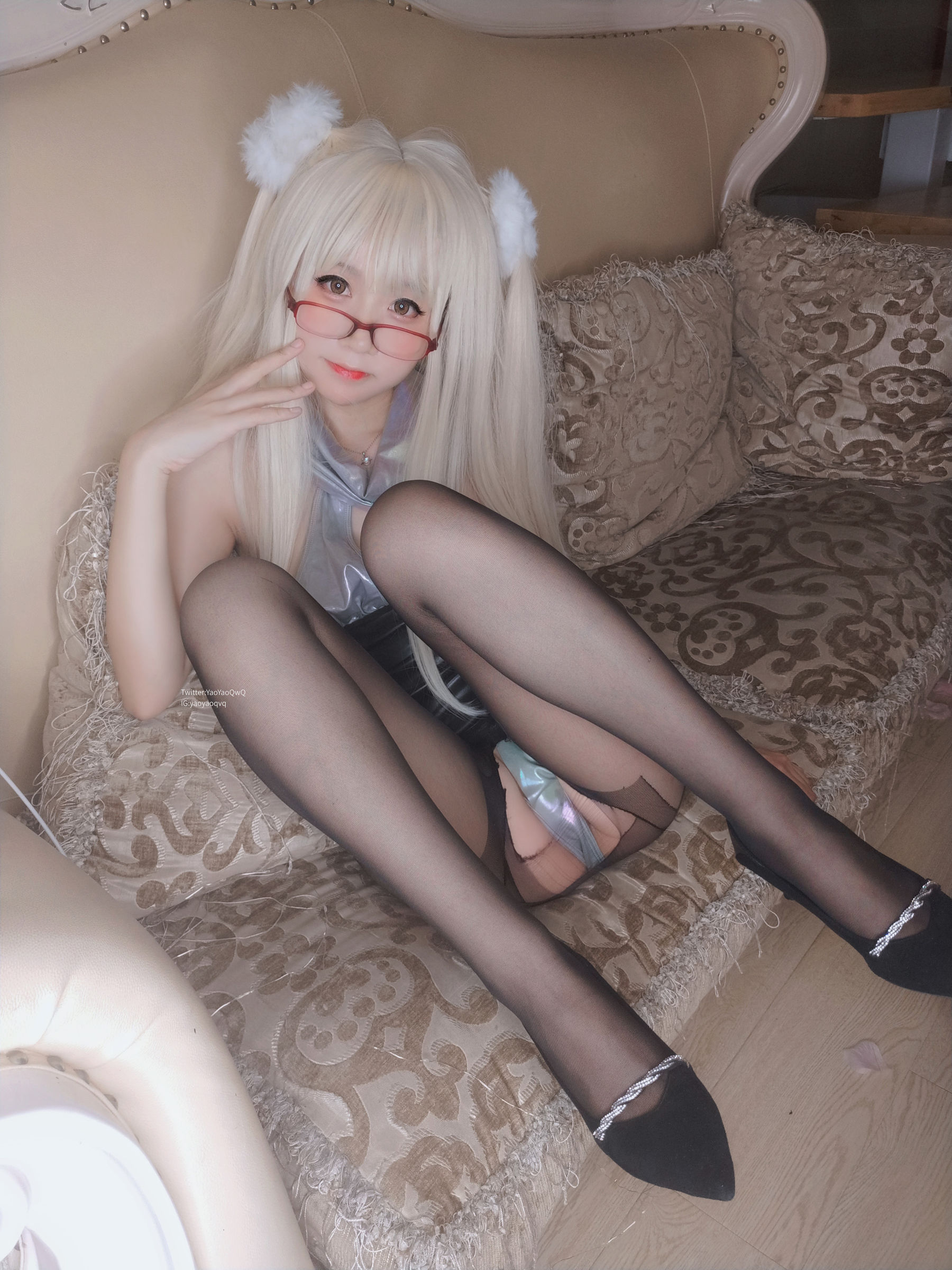 [网红COSER] 萌妹子Coser摇摇乐yoyo - 黑色长筒袜