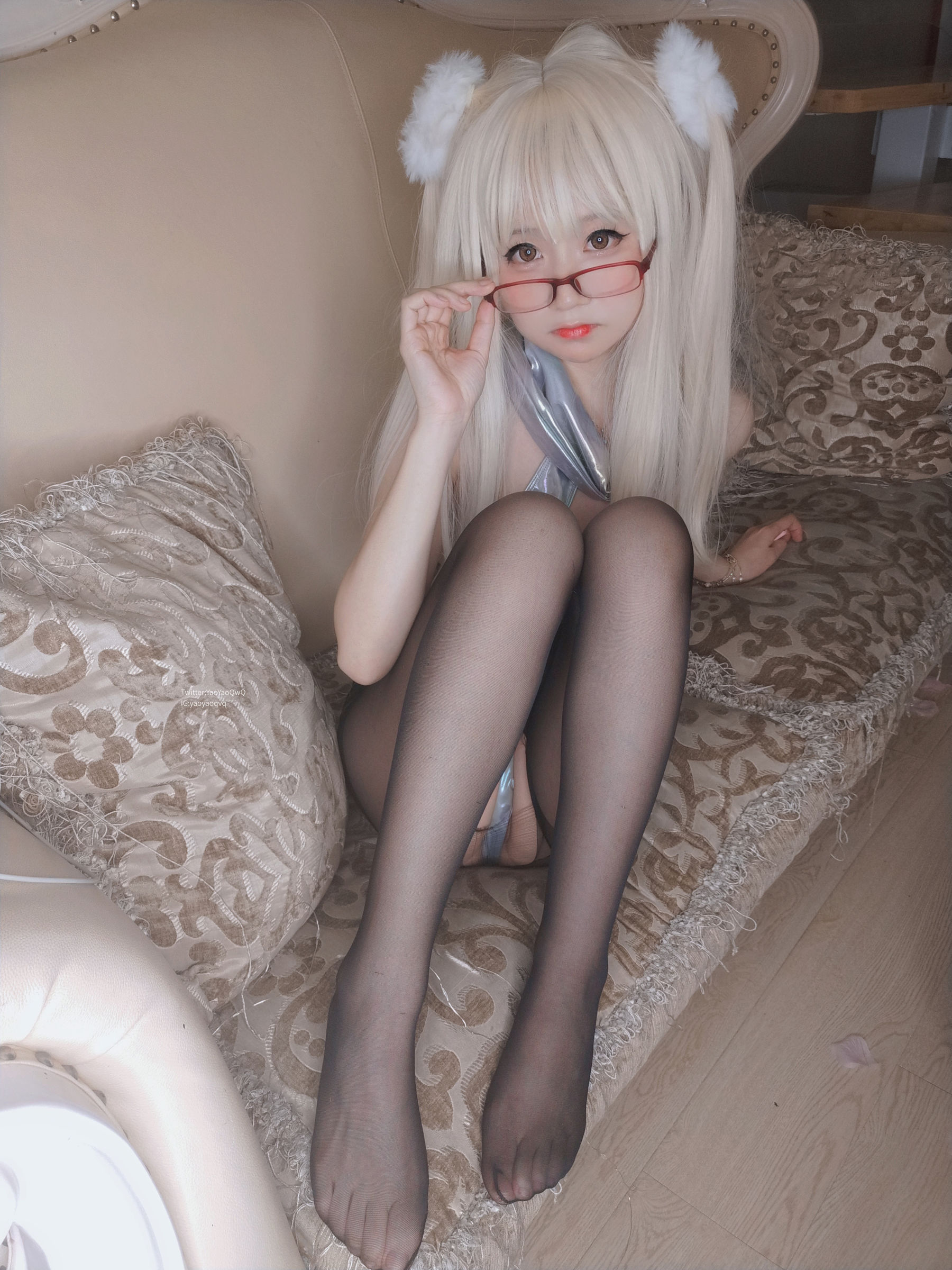 [网红COSER] 萌妹子Coser摇摇乐yoyo - 黑色长筒袜