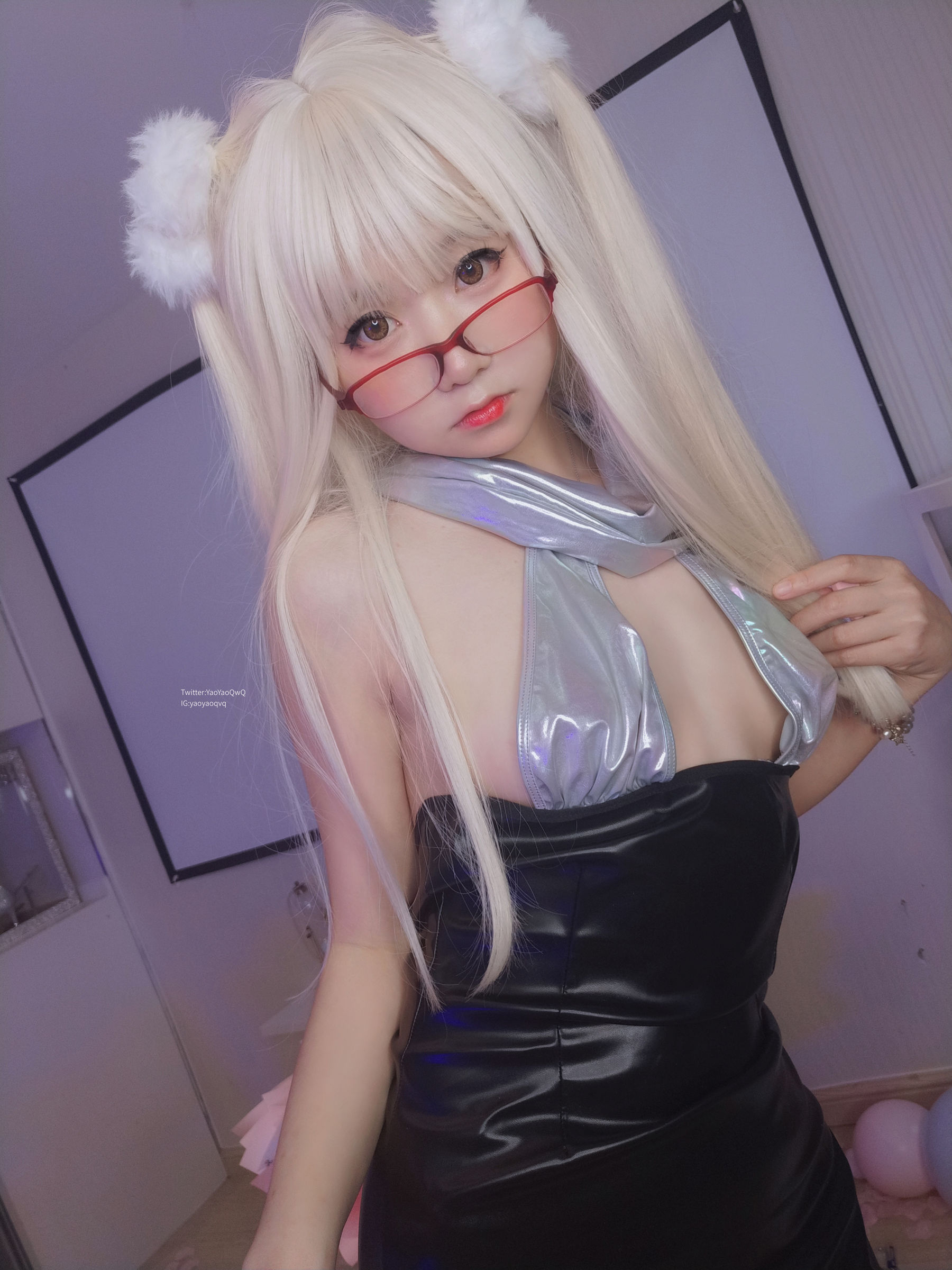 [网红COSER] 萌妹子Coser摇摇乐yoyo - 黑色长筒袜