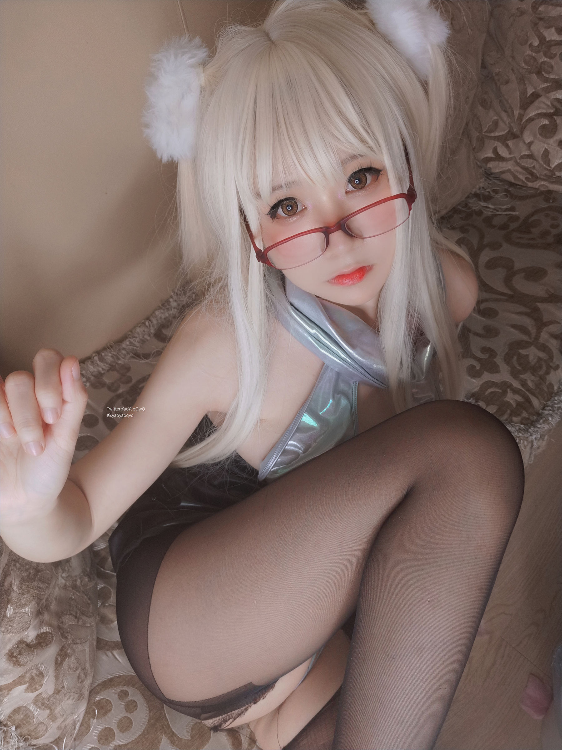 [网红COSER] 萌妹子Coser摇摇乐yoyo - 黑色长筒袜