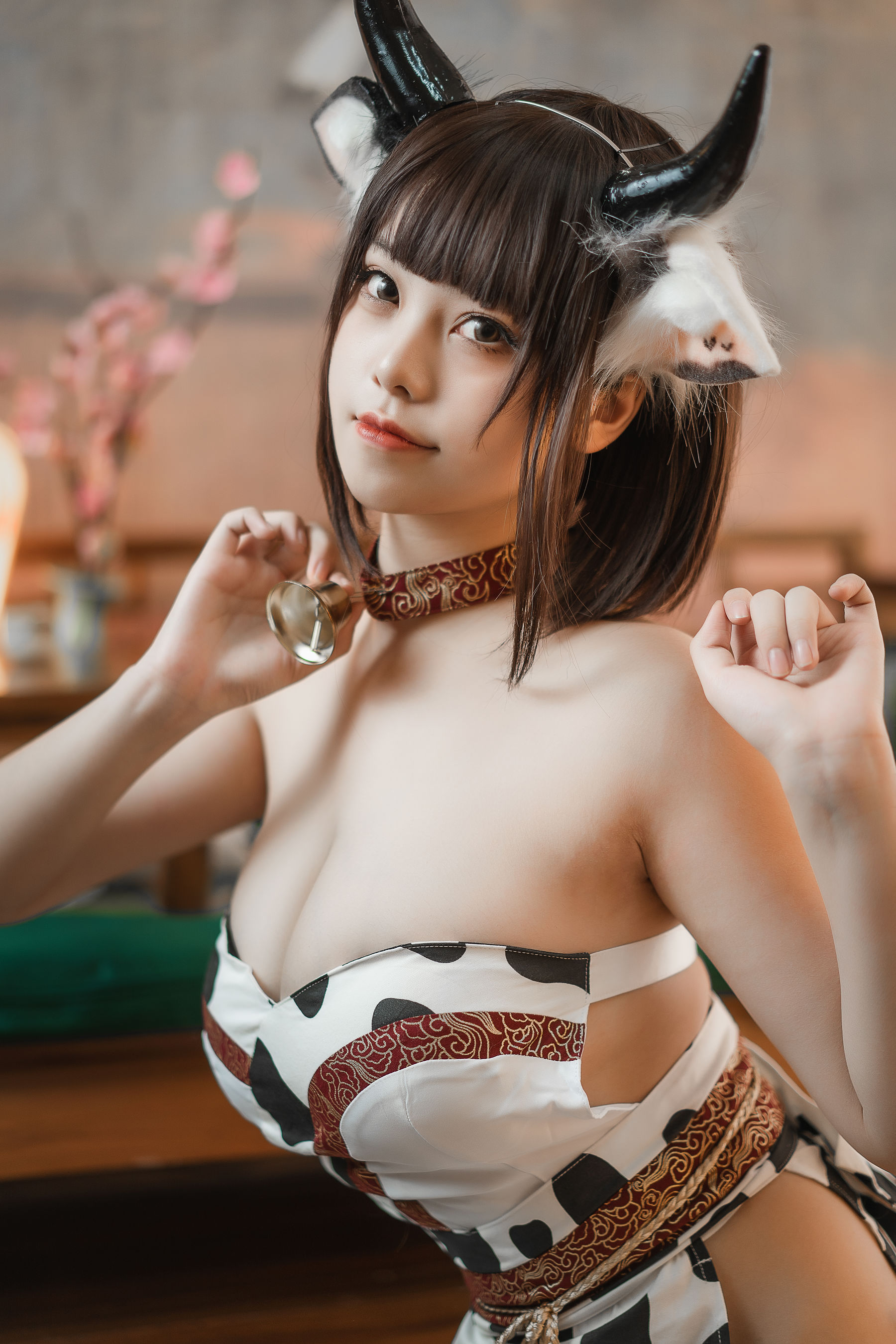 [网红COSER] 萌系小姐姐蜜汁猫裘 - 奶牛