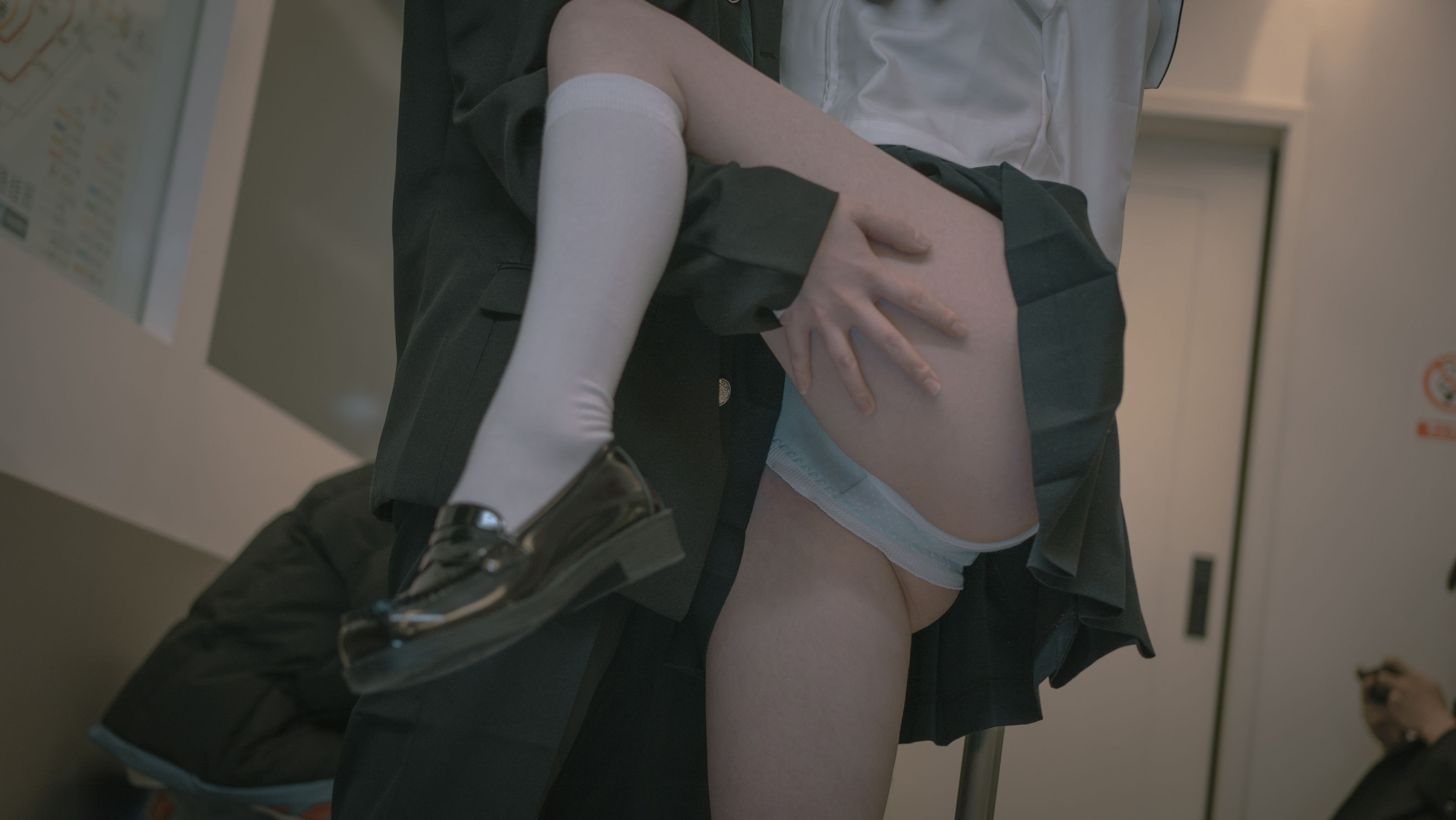 [网红COSER] 西园寺南歌写真 - 电车物语
