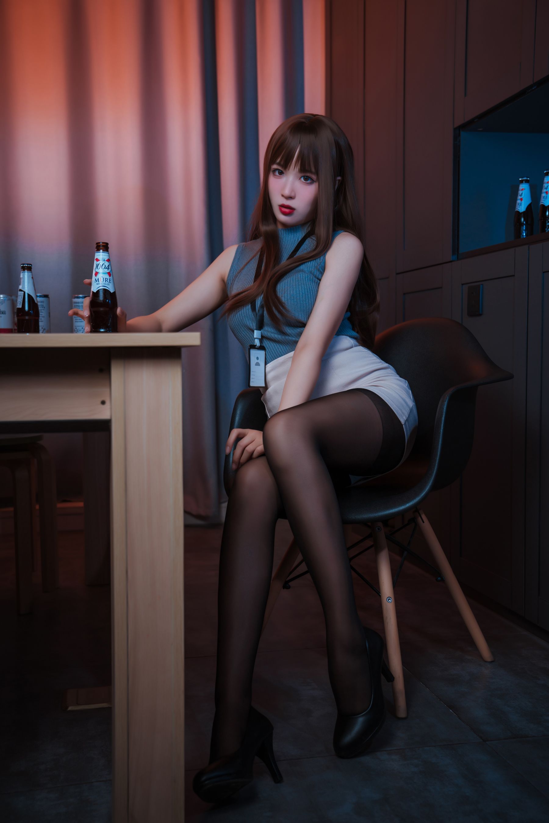 [网红COSER] 轩萧学姐 - 微醺喝醉了OL