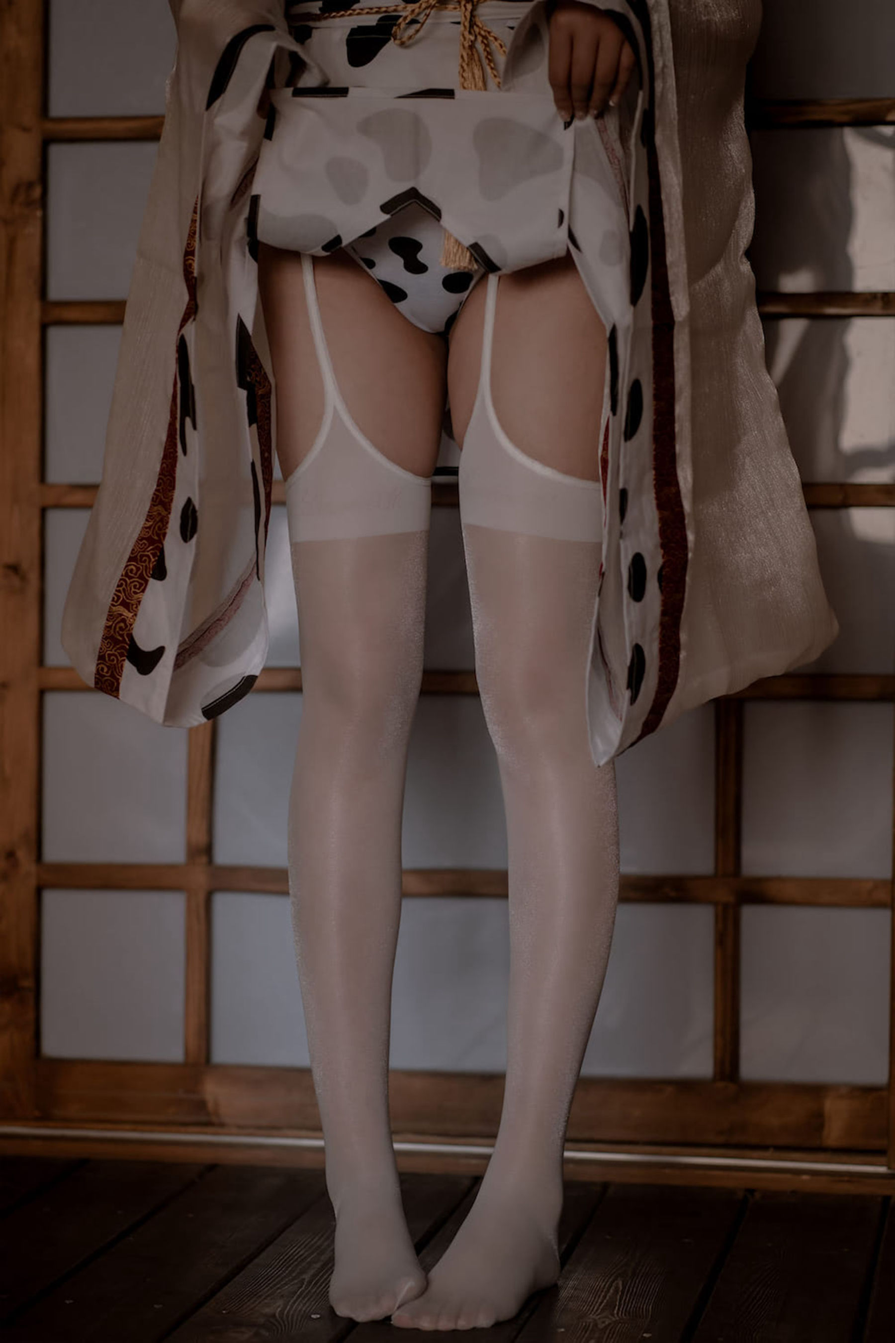 [网红COSER] 轩萧学姐 - 牛牛和服