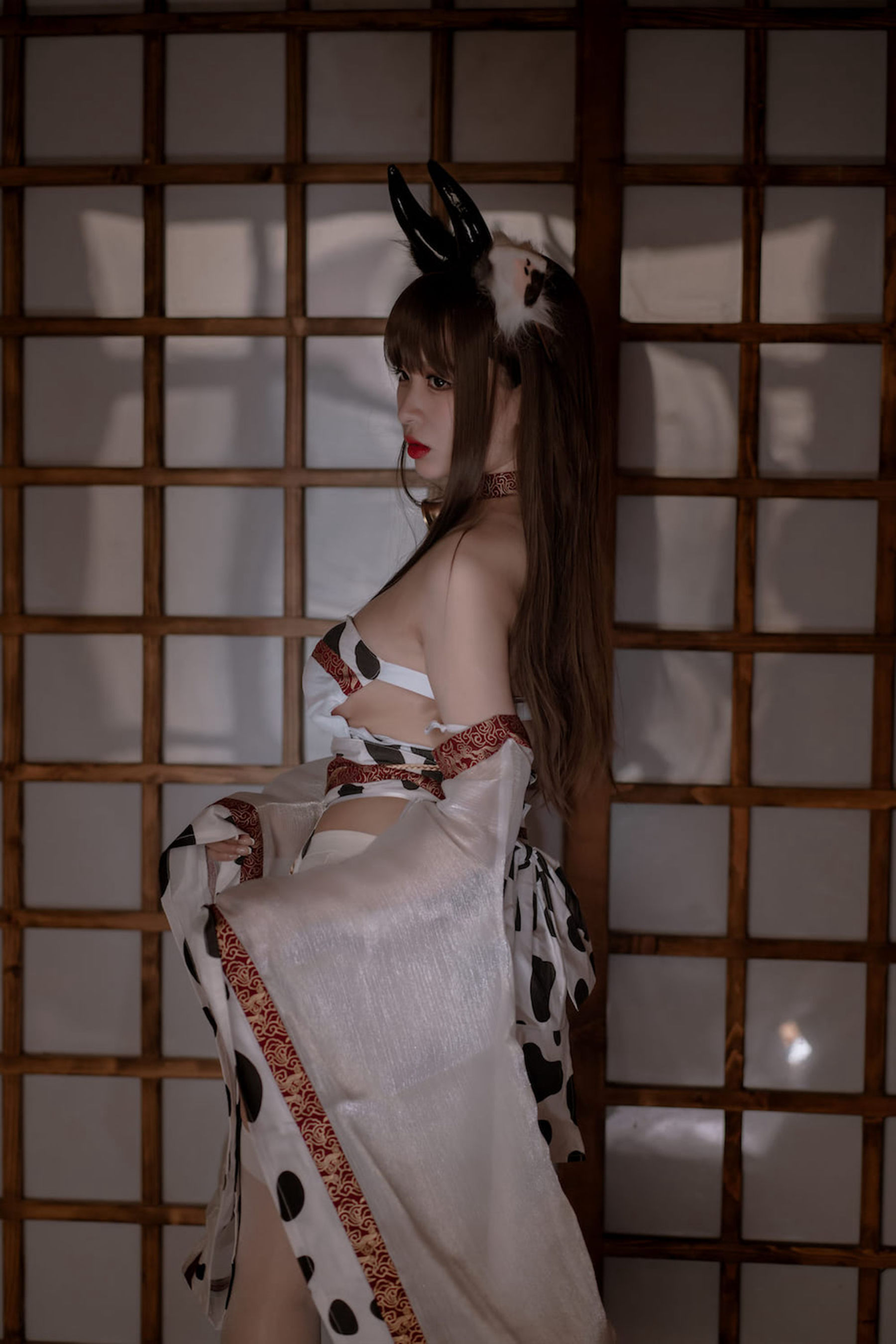 [网红COSER] 轩萧学姐 - 牛牛和服