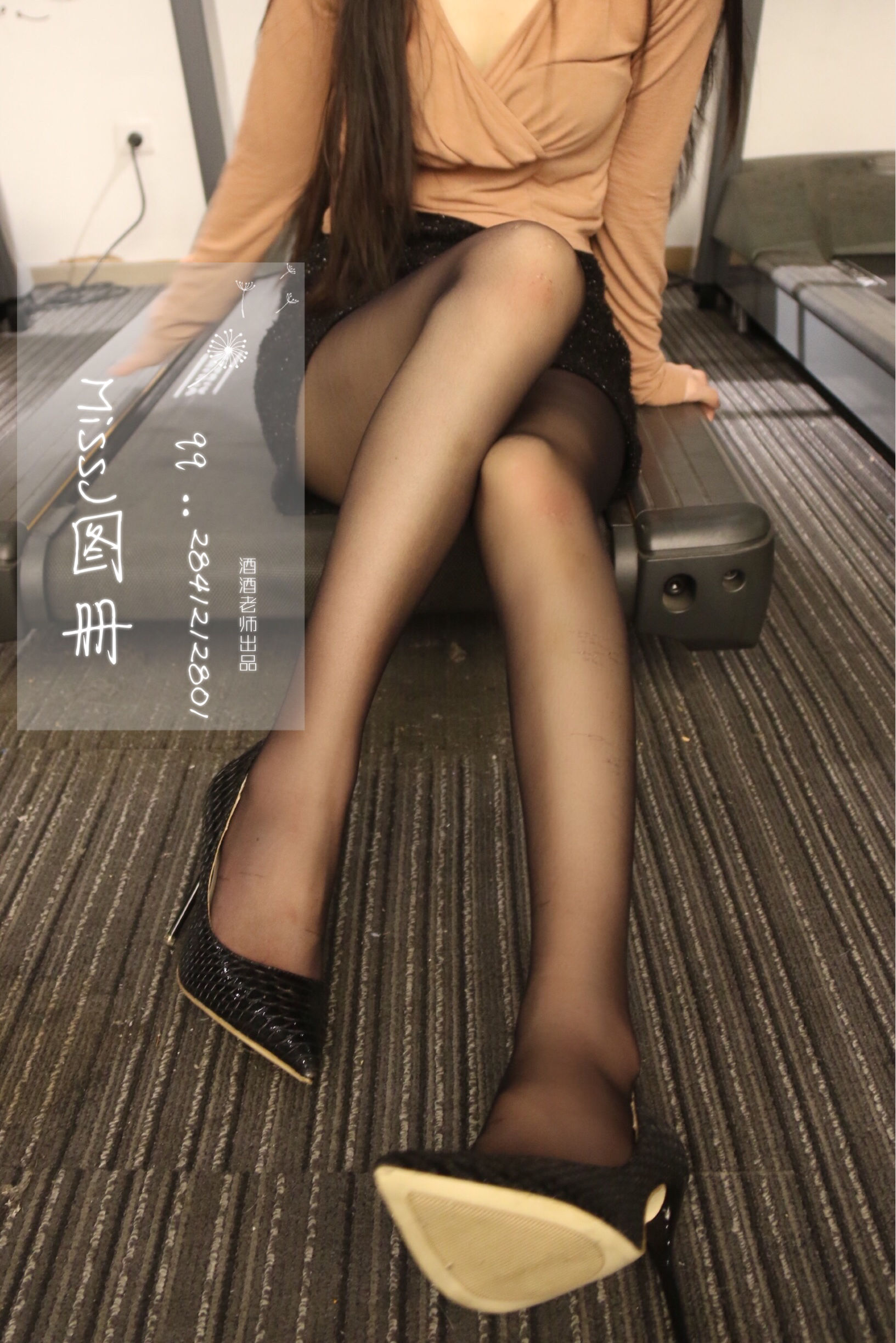 [网红COSER] 酒酒老师 - 你的健身房女友