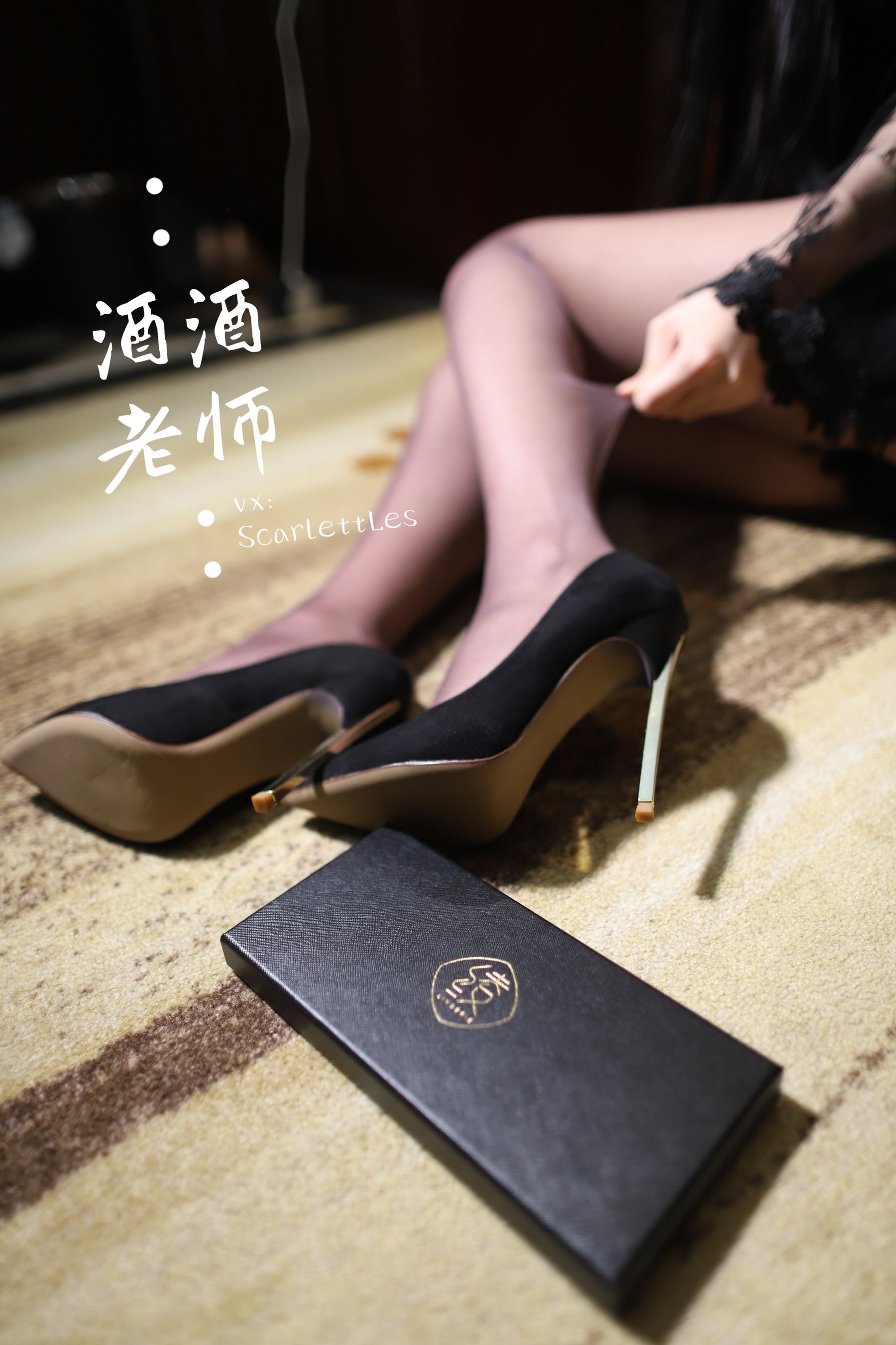 [网红COSER] 酒酒老师 - 开裆丝的紫色诱惑