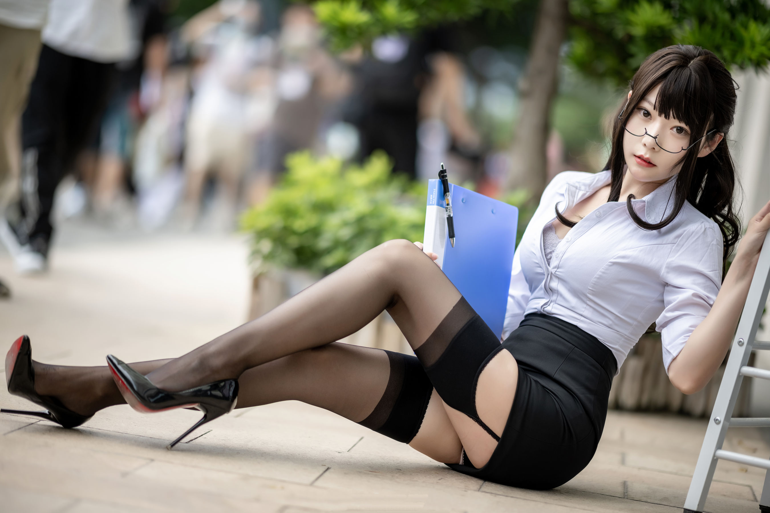 [网红COSER] 香草喵露露写真 - 丝袜西装诱惑