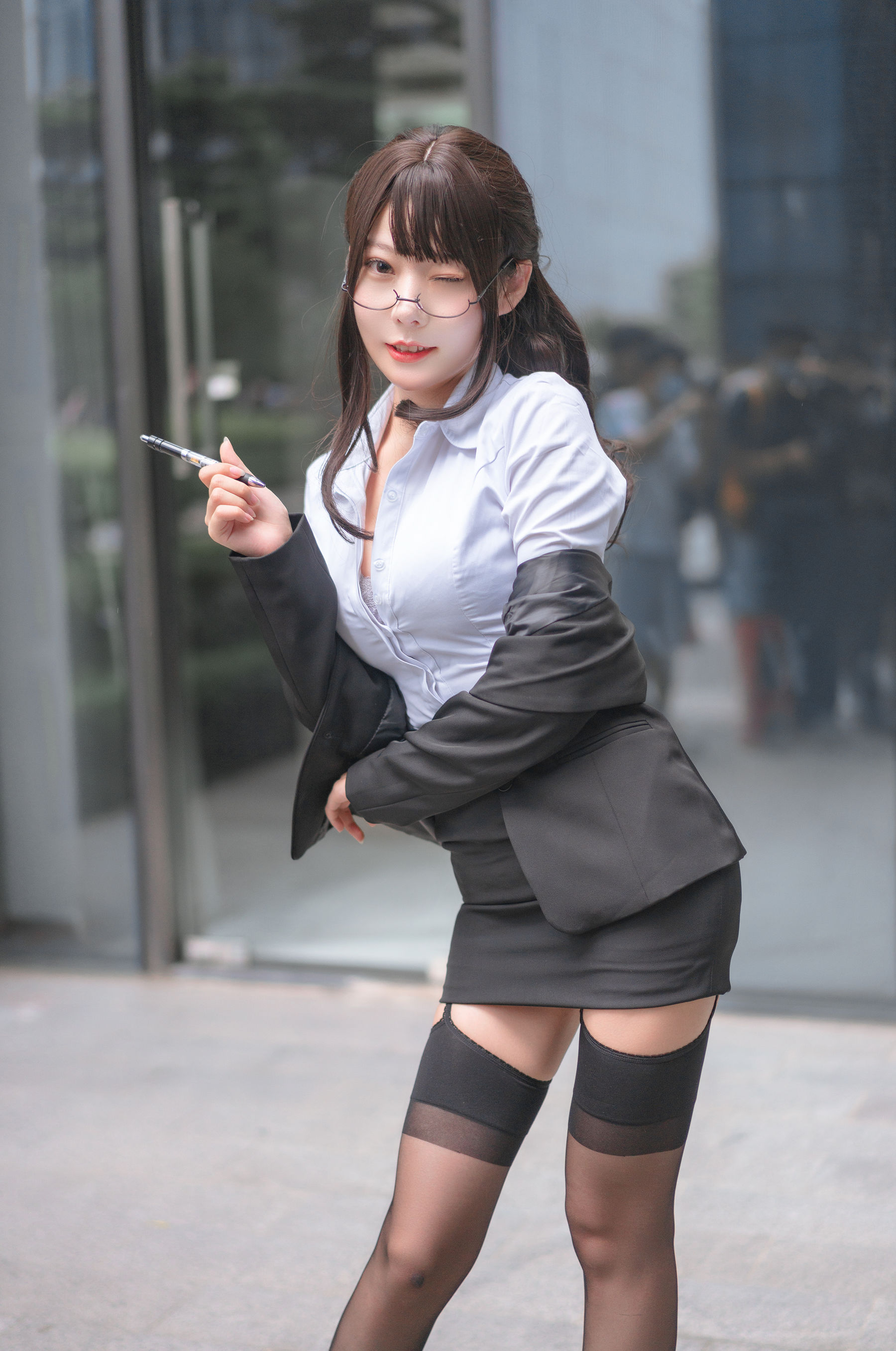 [网红COSER] 香草喵露露写真 - 丝袜西装诱惑