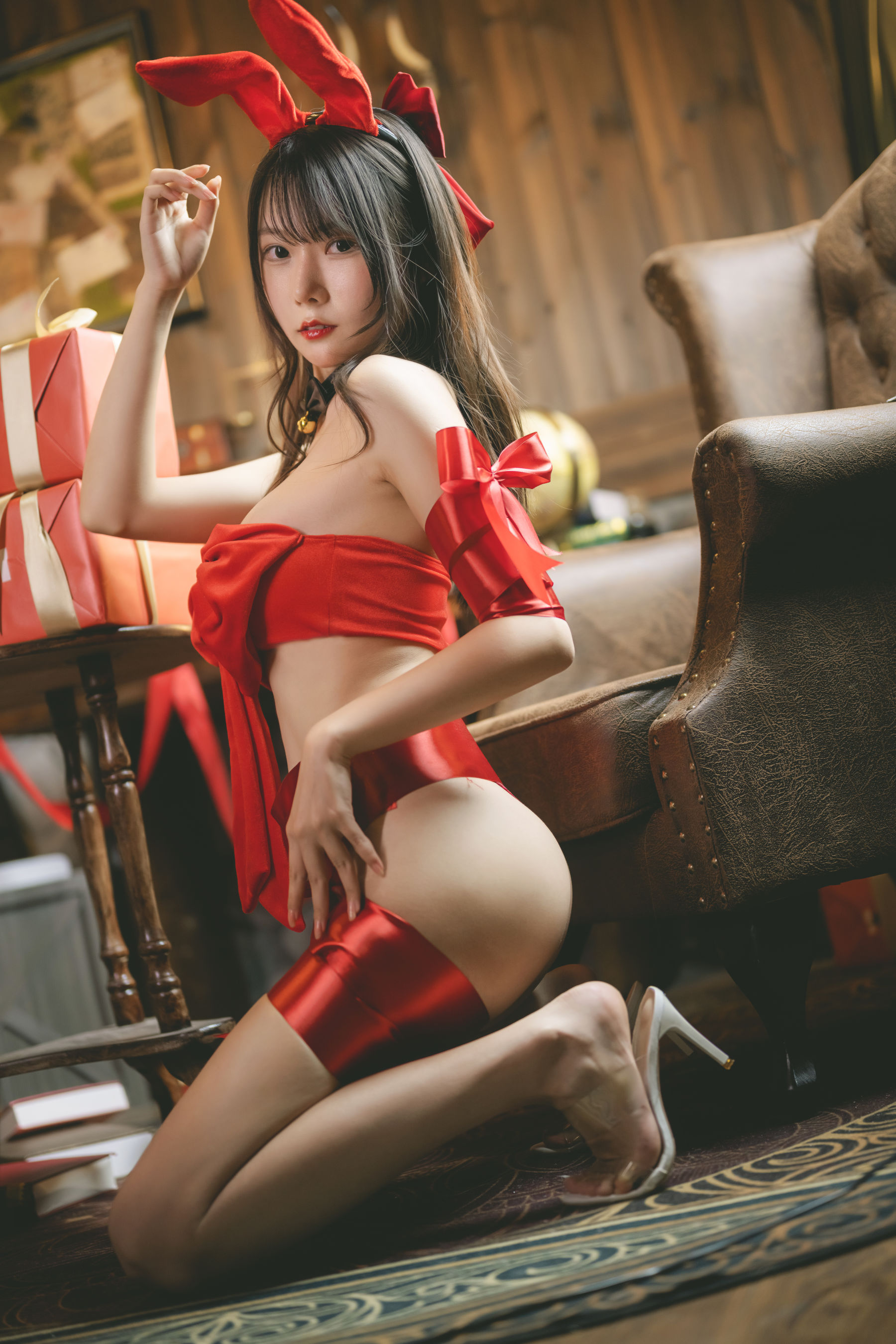 [网红COSER] 香草喵露露写真 - 杨枝甘露 红色丝带礼物