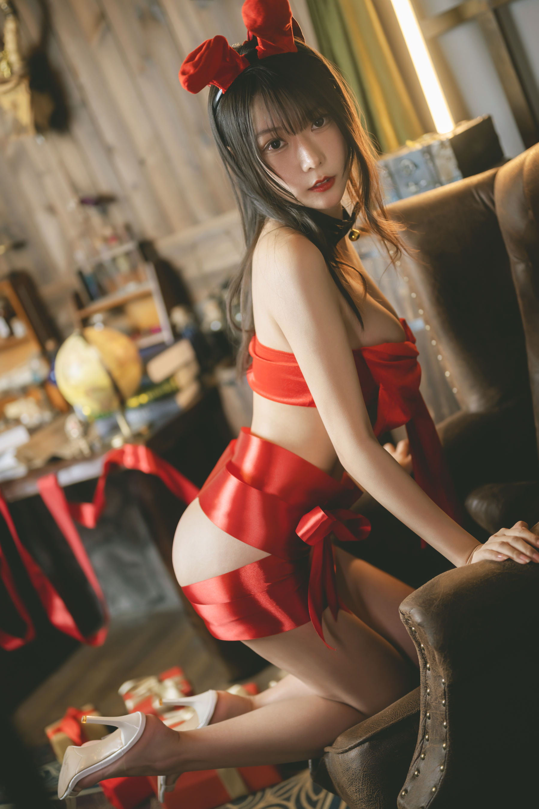 [网红COSER] 香草喵露露写真 - 杨枝甘露 红色丝带礼物
