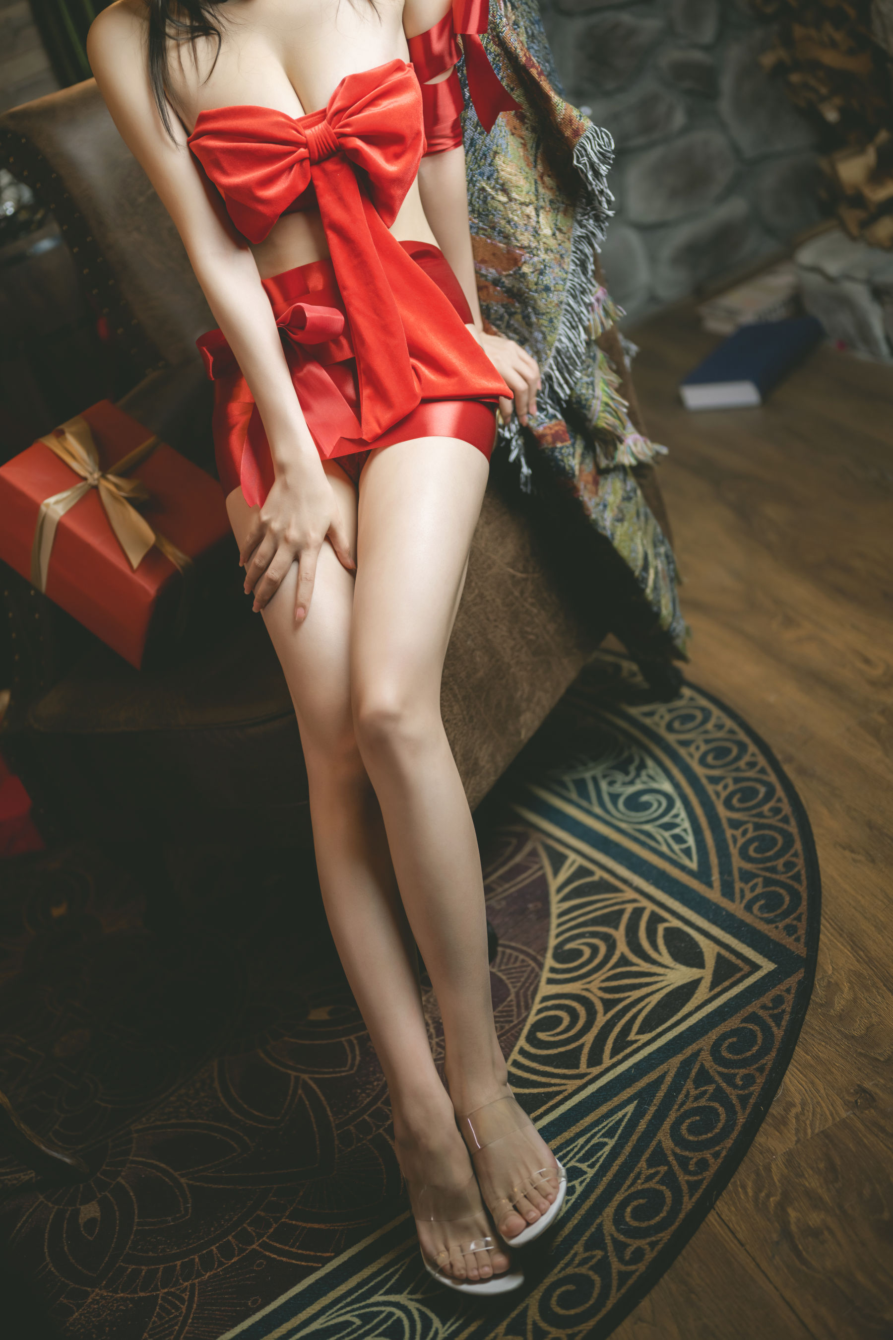 [网红COSER] 香草喵露露写真 - 杨枝甘露 红色丝带礼物