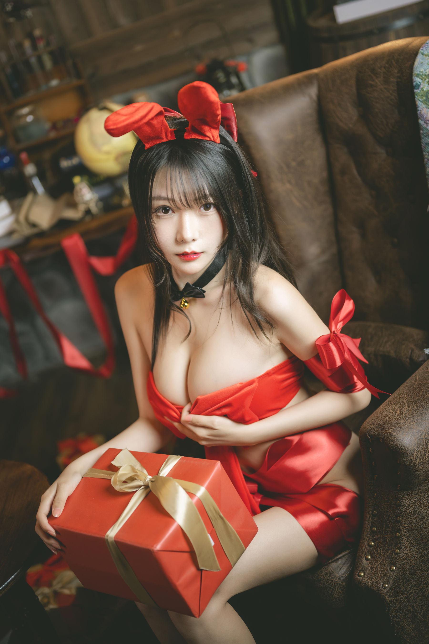 [网红COSER] 香草喵露露写真 - 杨枝甘露 红色丝带礼物