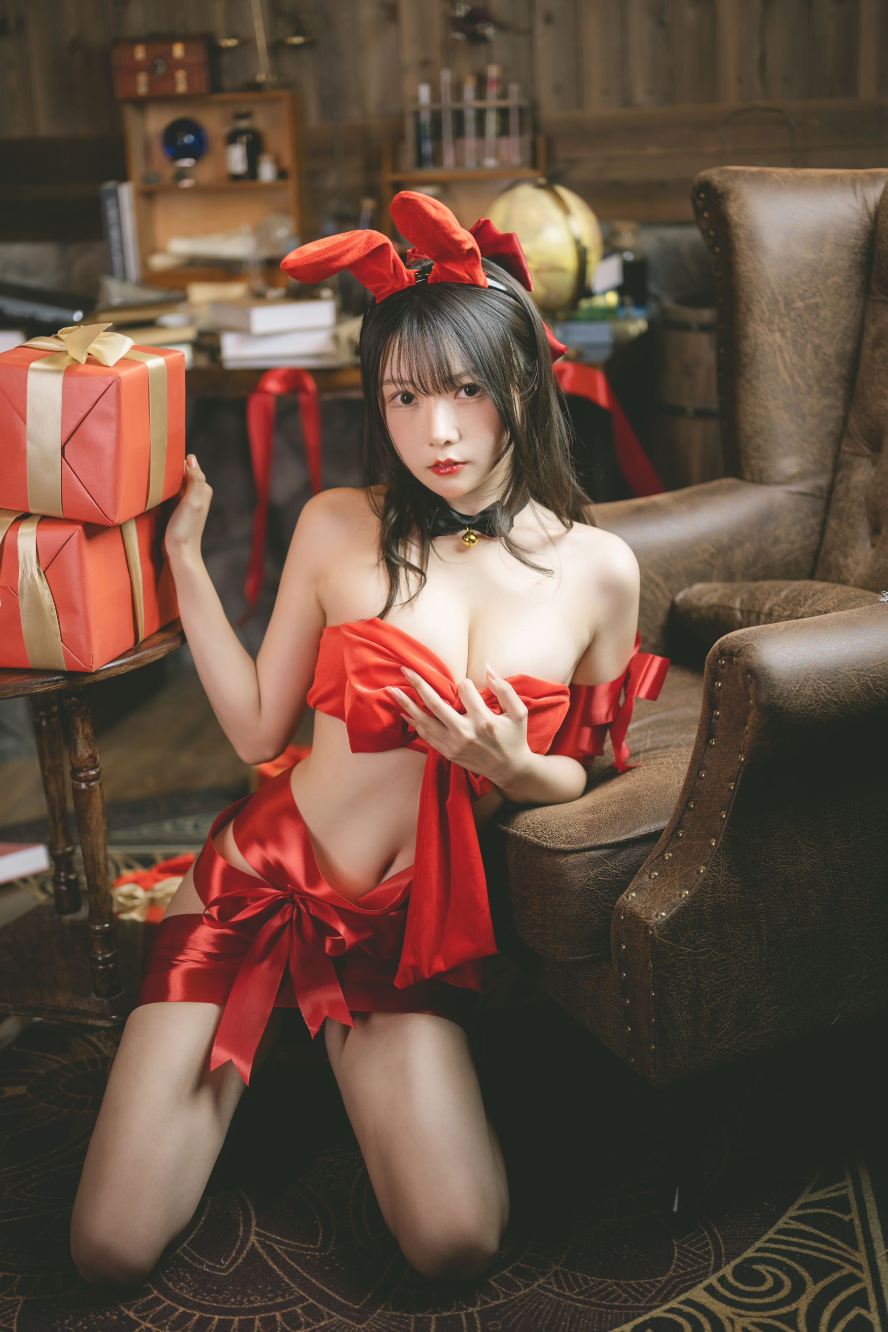 [网红COSER] 香草喵露露写真 - 杨枝甘露 红色丝带礼物