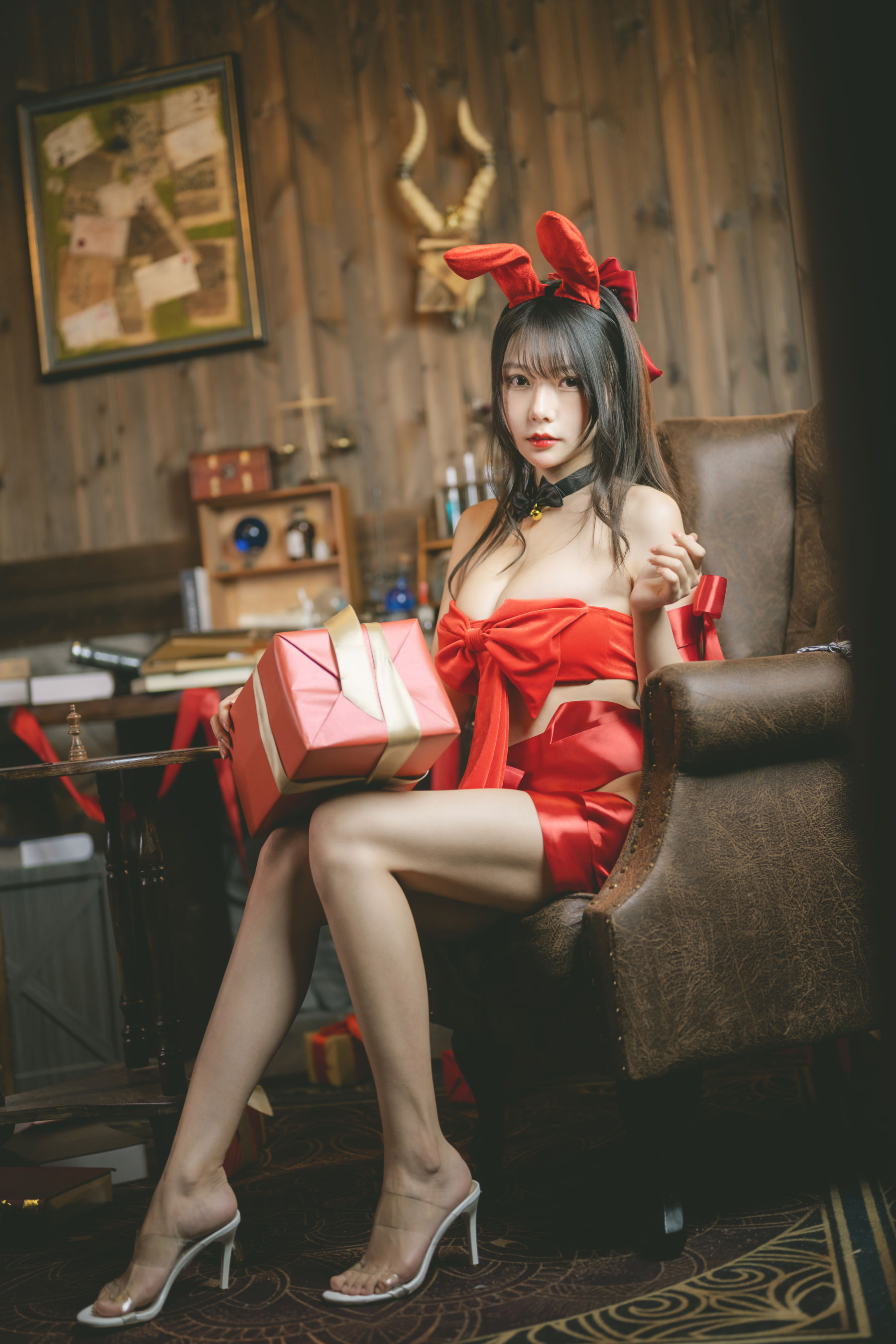 [网红COSER] 香草喵露露写真 - 杨枝甘露 红色丝带礼物