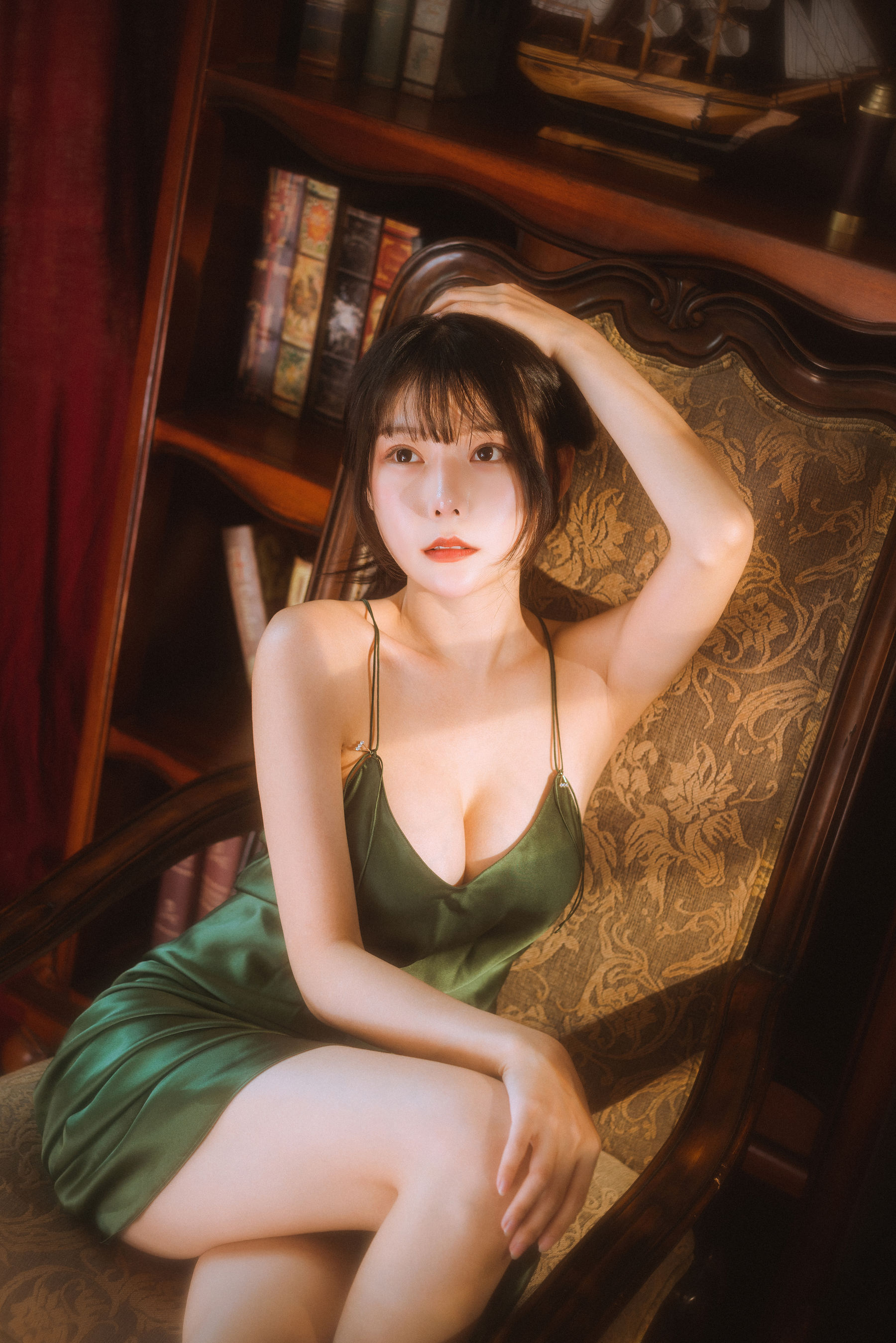 [网红COSER] 香草喵露露写真 - 杨枝甘露 绿色连衣裙