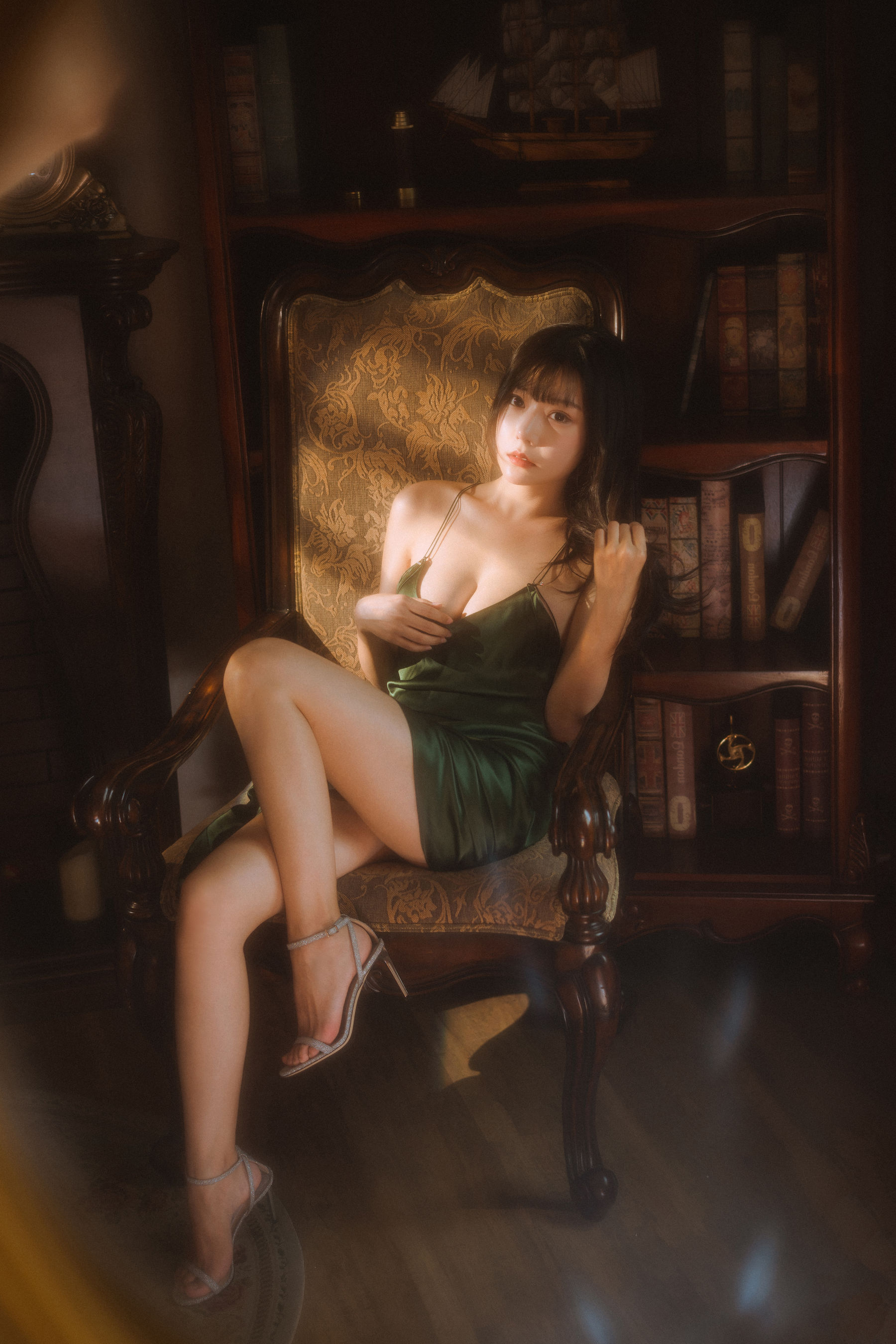 [网红COSER] 香草喵露露写真 - 杨枝甘露 绿色连衣裙