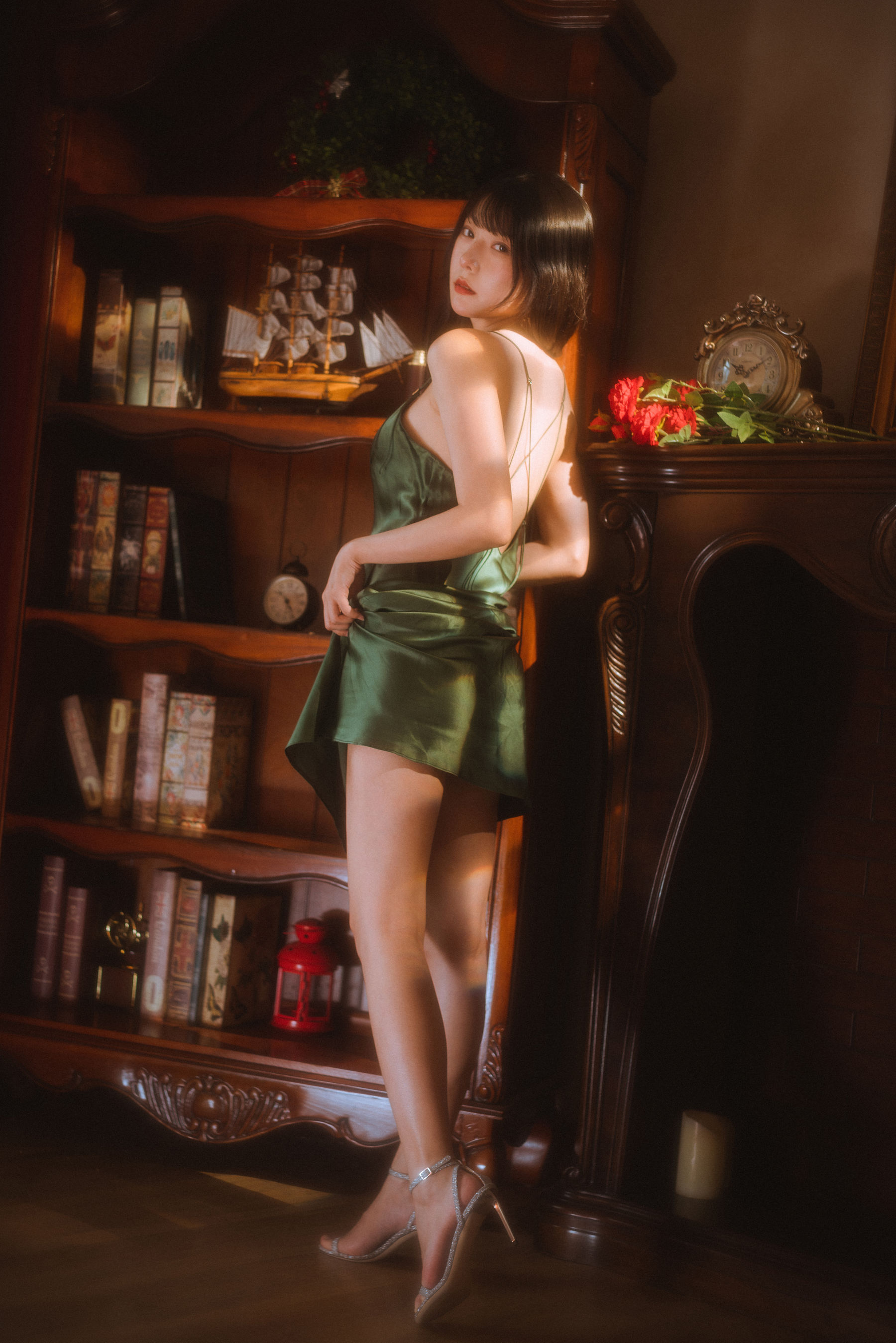 [网红COSER] 香草喵露露写真 - 杨枝甘露 绿色连衣裙