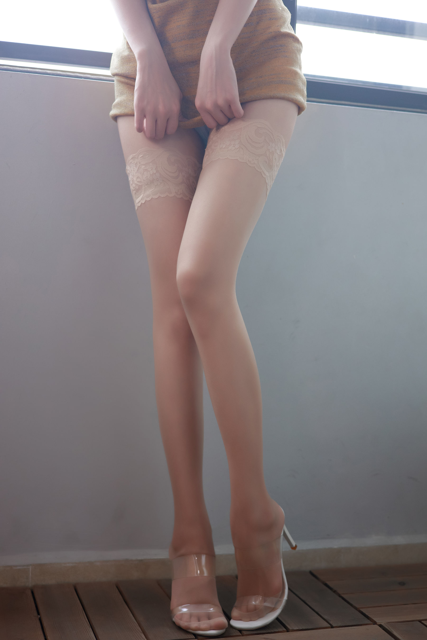 [网红COSER] 香草喵露露写真 - 杨枝甘露 露背裙裙