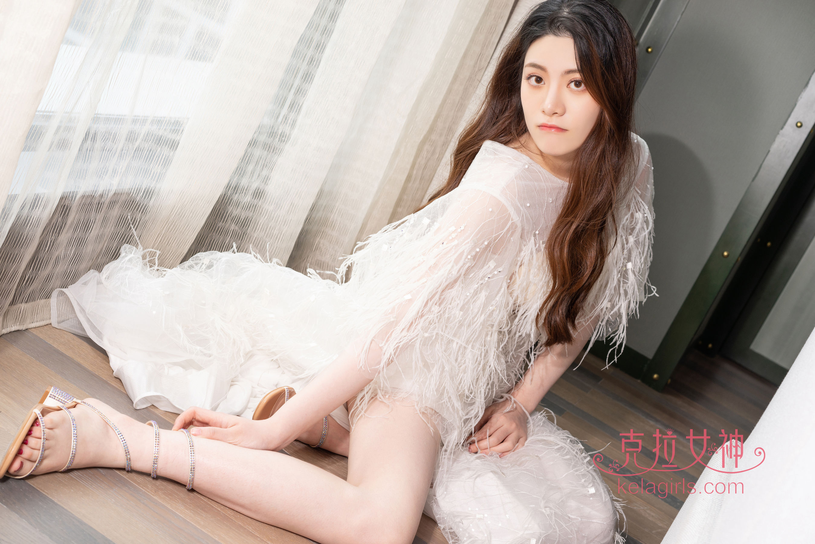 [克拉女神Kelagirls]  百琳 赤脚浣白纱