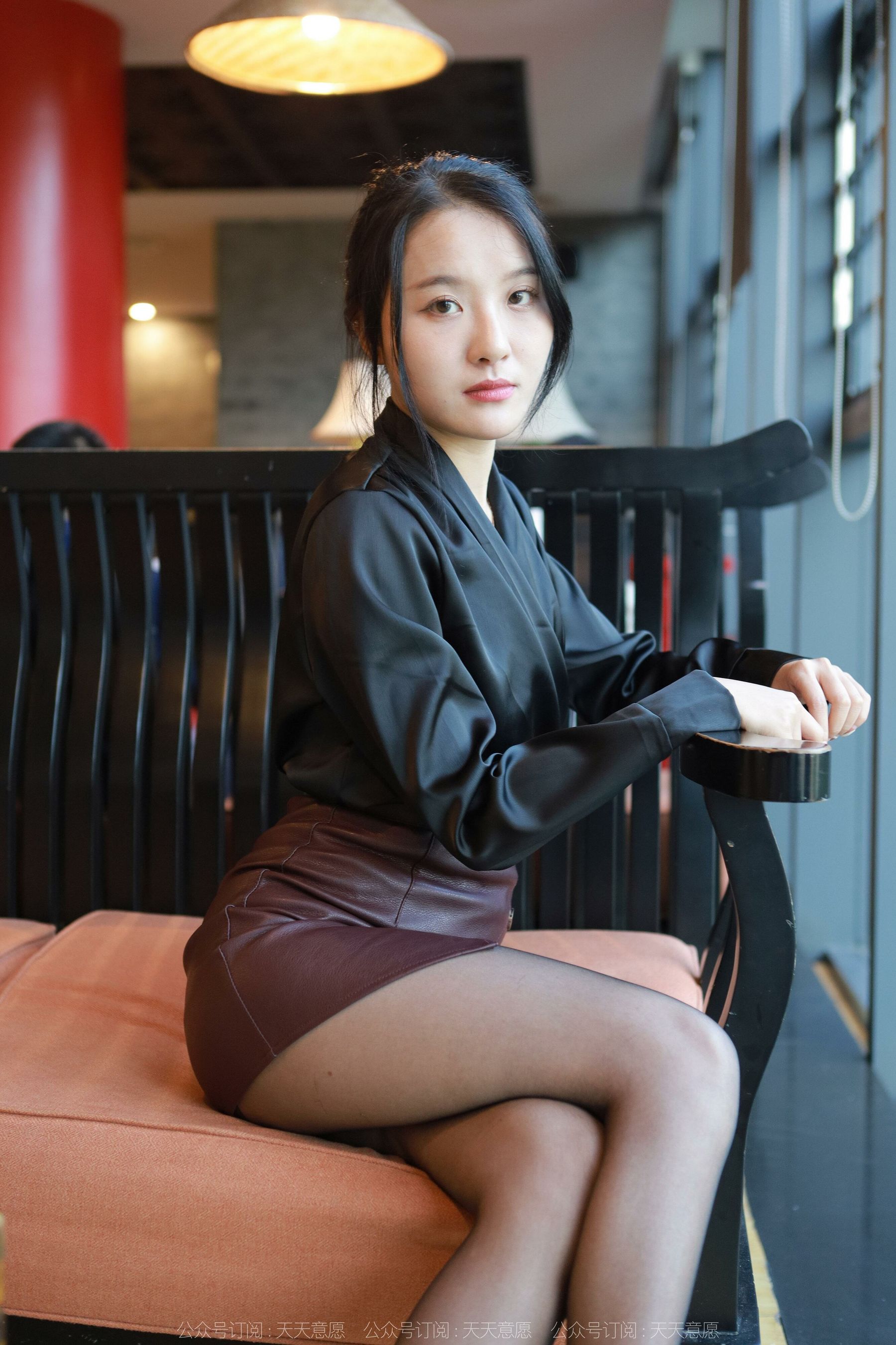 [异思趣向IESS] 模特：婉萍 《褐色皮裙》