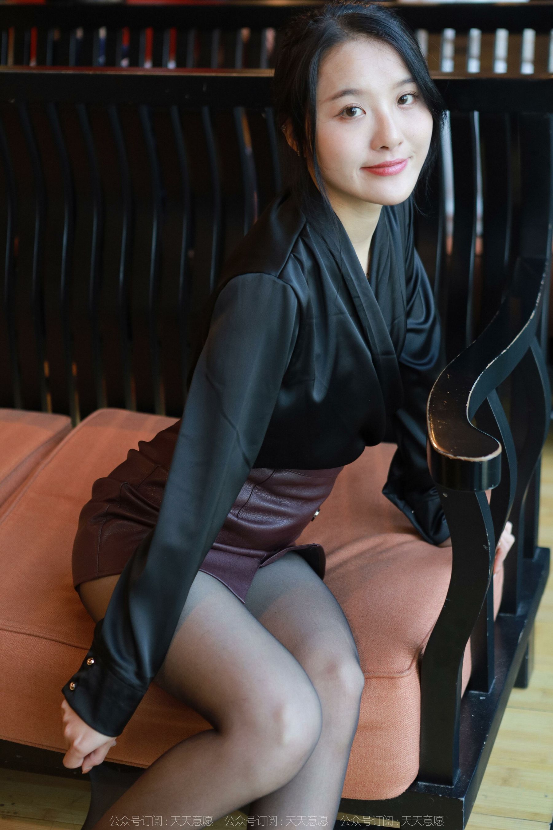 [异思趣向IESS] 模特：婉萍 《褐色皮裙》