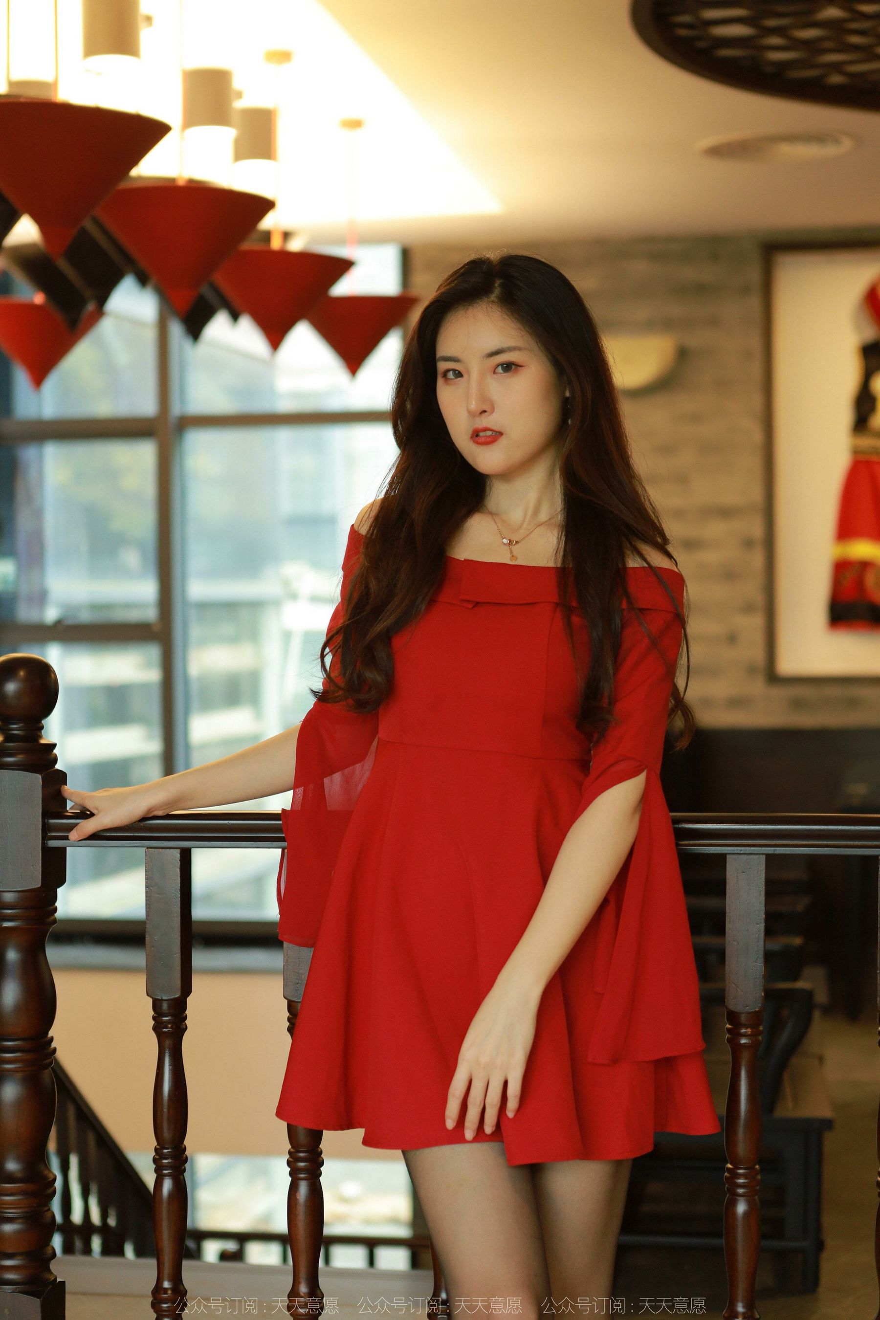 [异思趣向IESS] 模特：小宝 《红裙女神》
