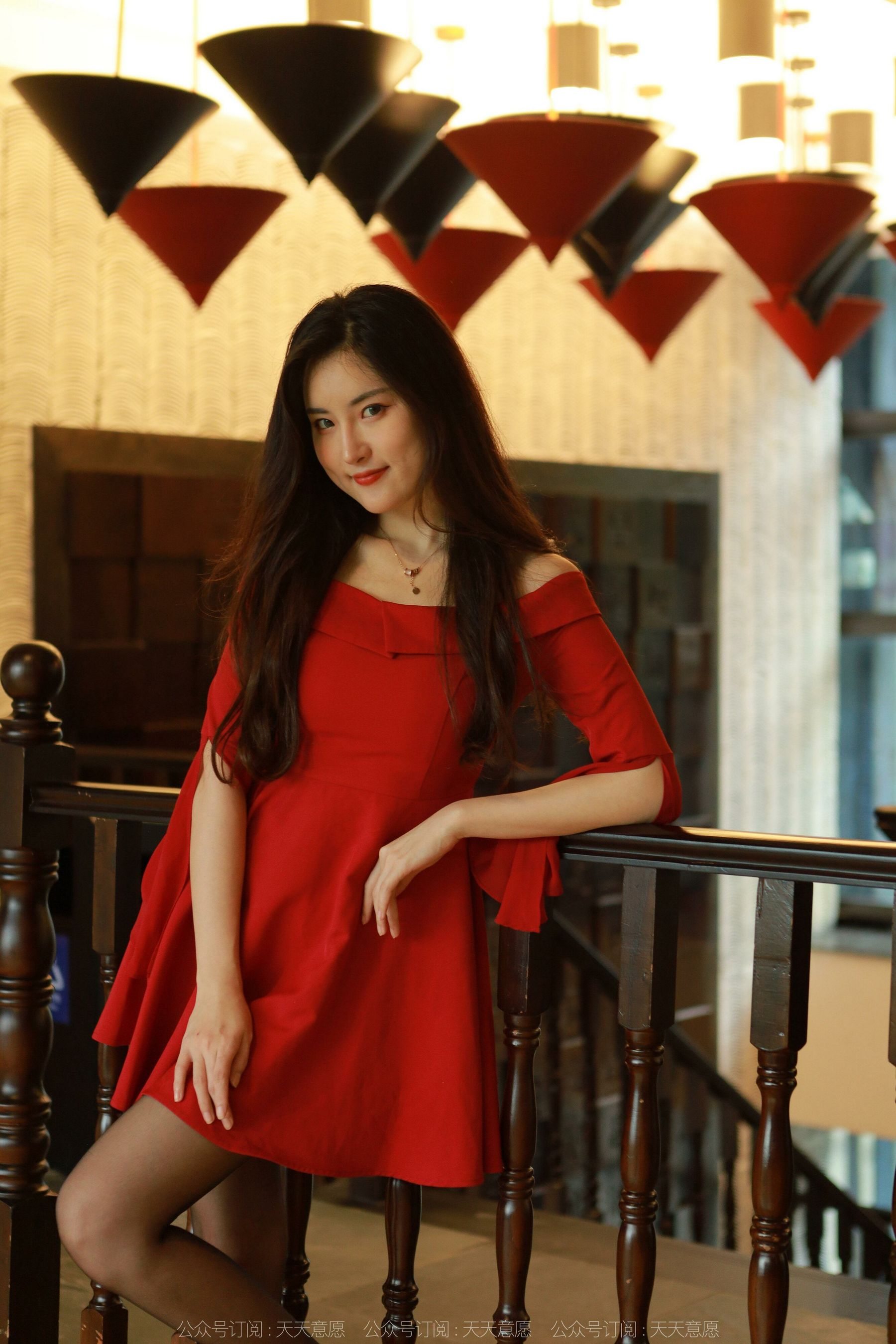 [异思趣向IESS] 模特：小宝 《红裙女神》
