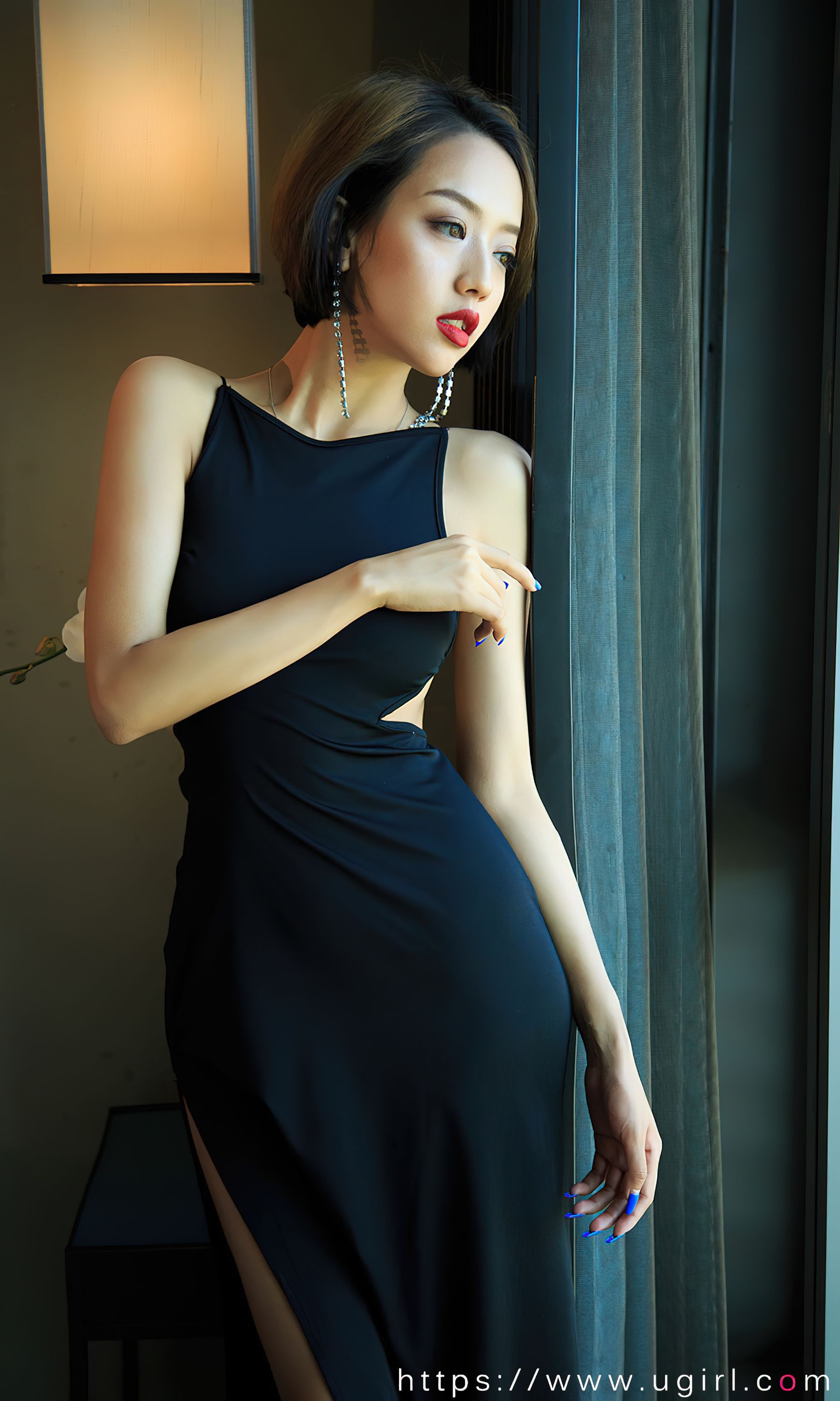 [爱尤物Ugirls] No.2358 Athena 女王的迷航