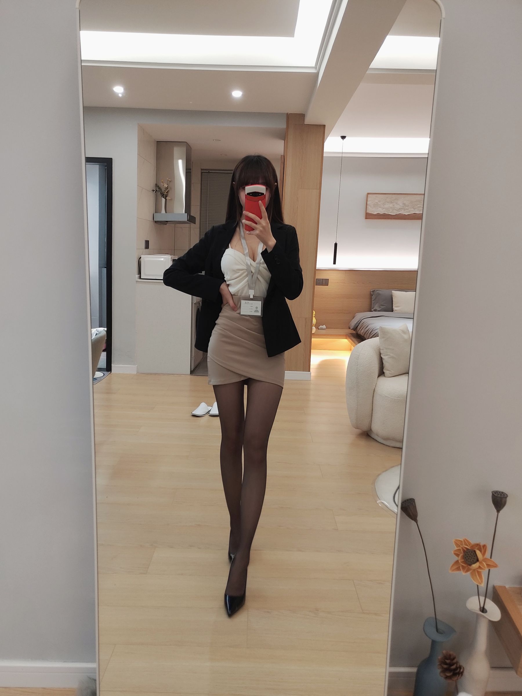 [福利COS] Cos小姐姐雪琪 - OL后辈出差第一天