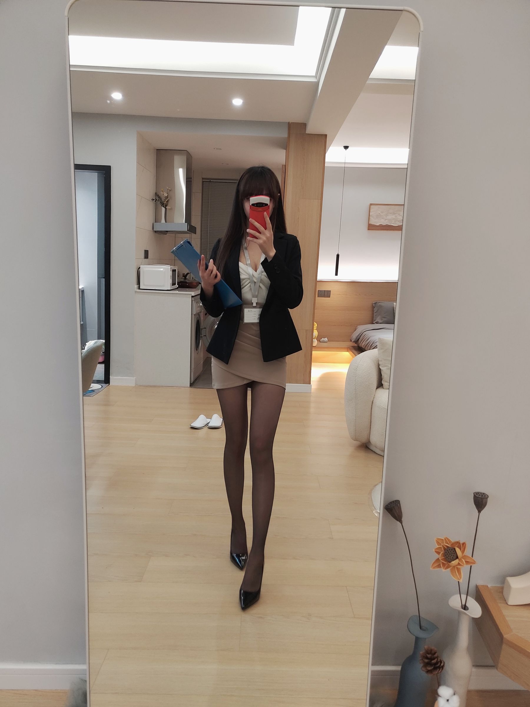 [福利COS] Cos小姐姐雪琪 - OL后辈出差第一天