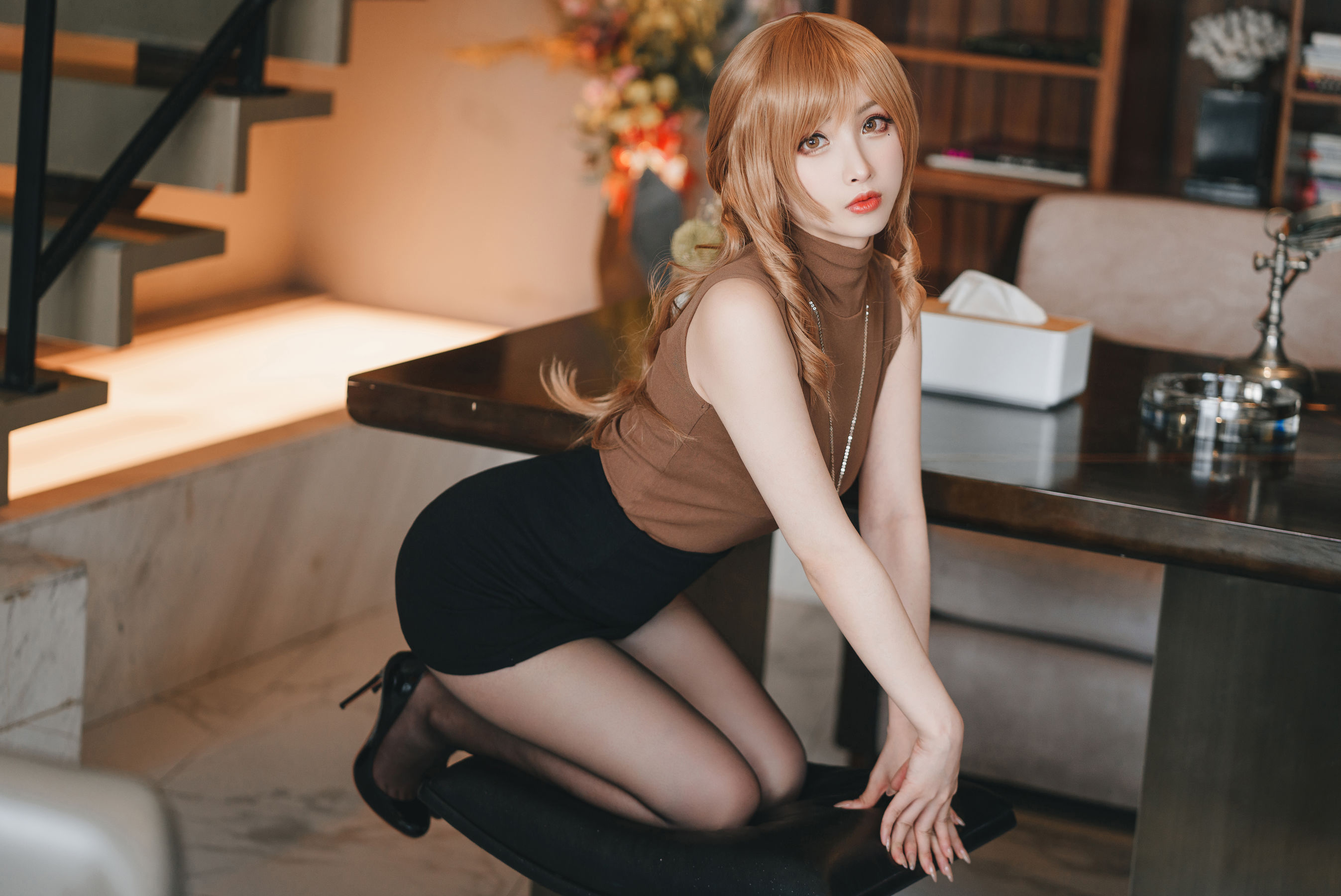 [福利COS] COS福利rioko凉凉子(肉扣热热子) - 人妻的一天-公司篇