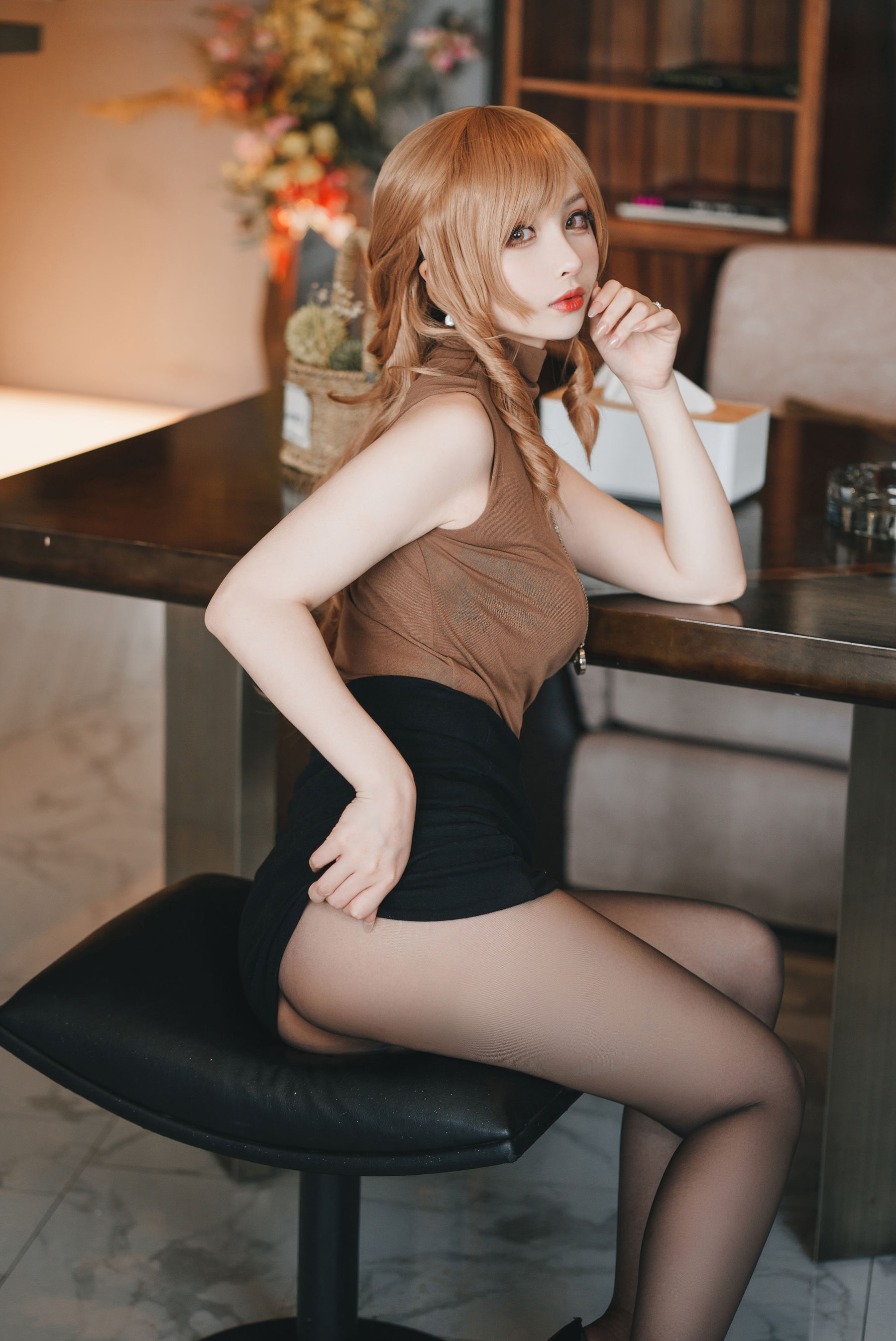 [福利COS] COS福利rioko凉凉子(肉扣热热子) - 人妻的一天-公司篇