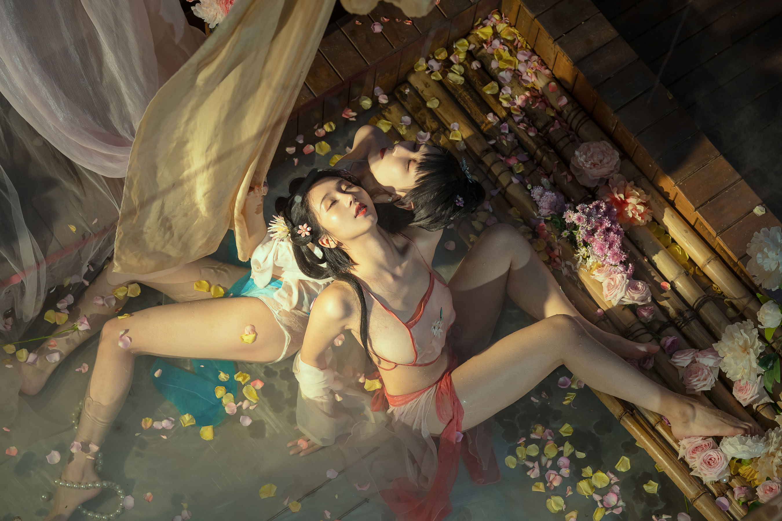 [福利COS] 云溪溪 - 奶桃 水池