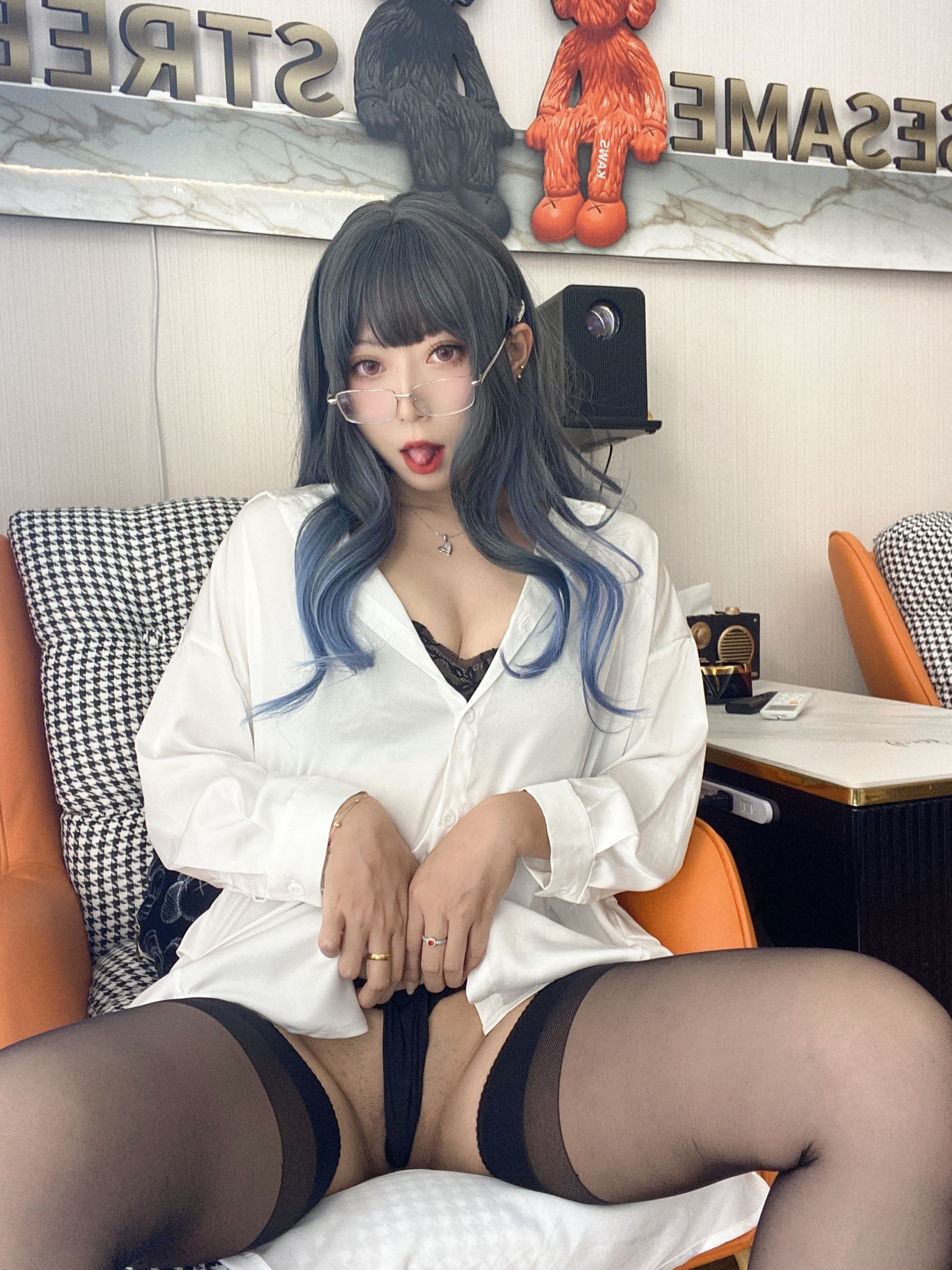 [福利COS] 动漫博主Money冷冷 - 白衬衫