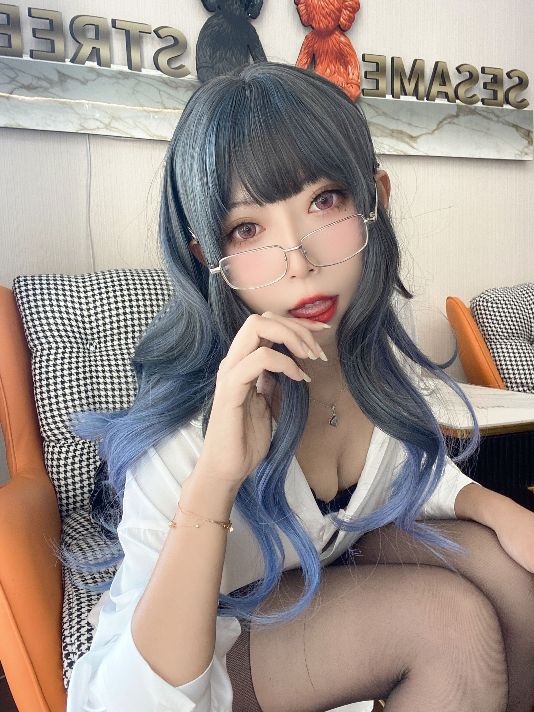 [福利COS] 动漫博主Money冷冷 - 白衬衫