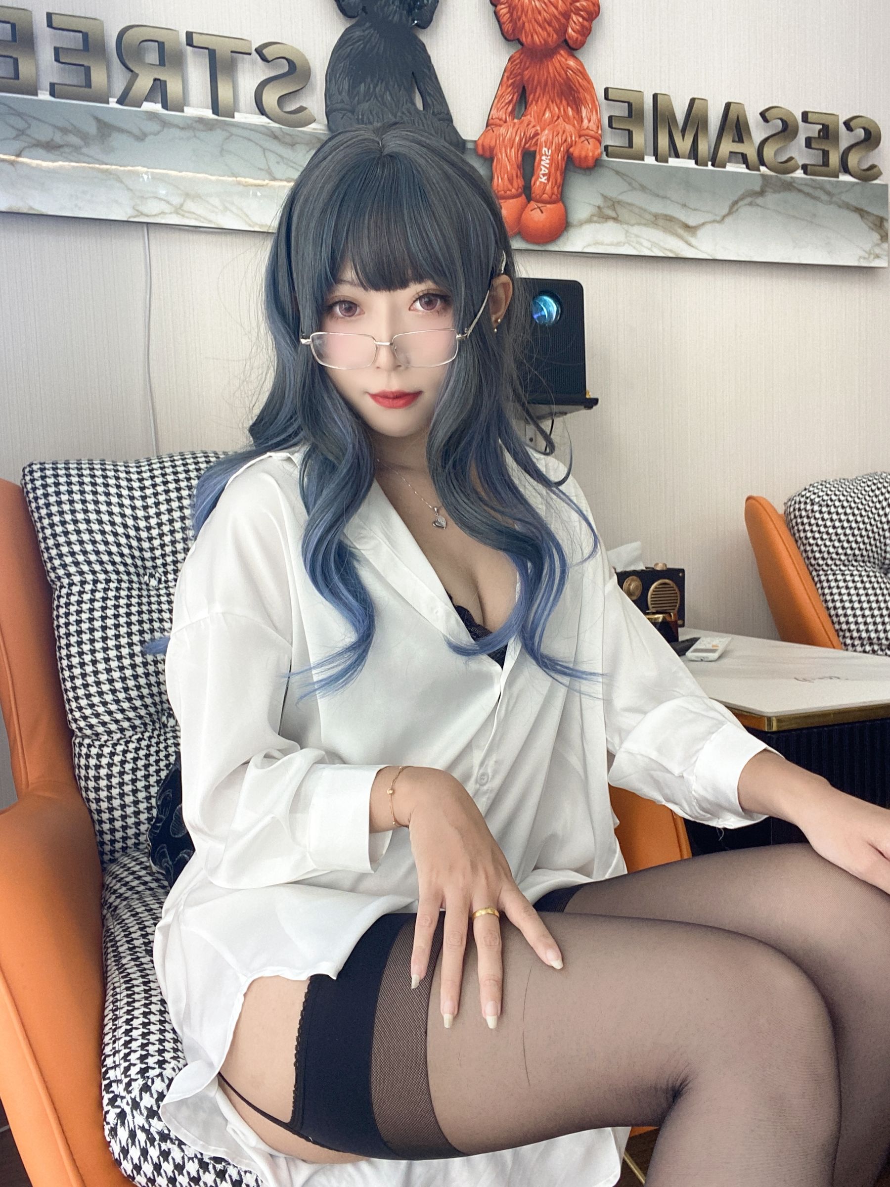 [福利COS] 动漫博主Money冷冷 - 白衬衫