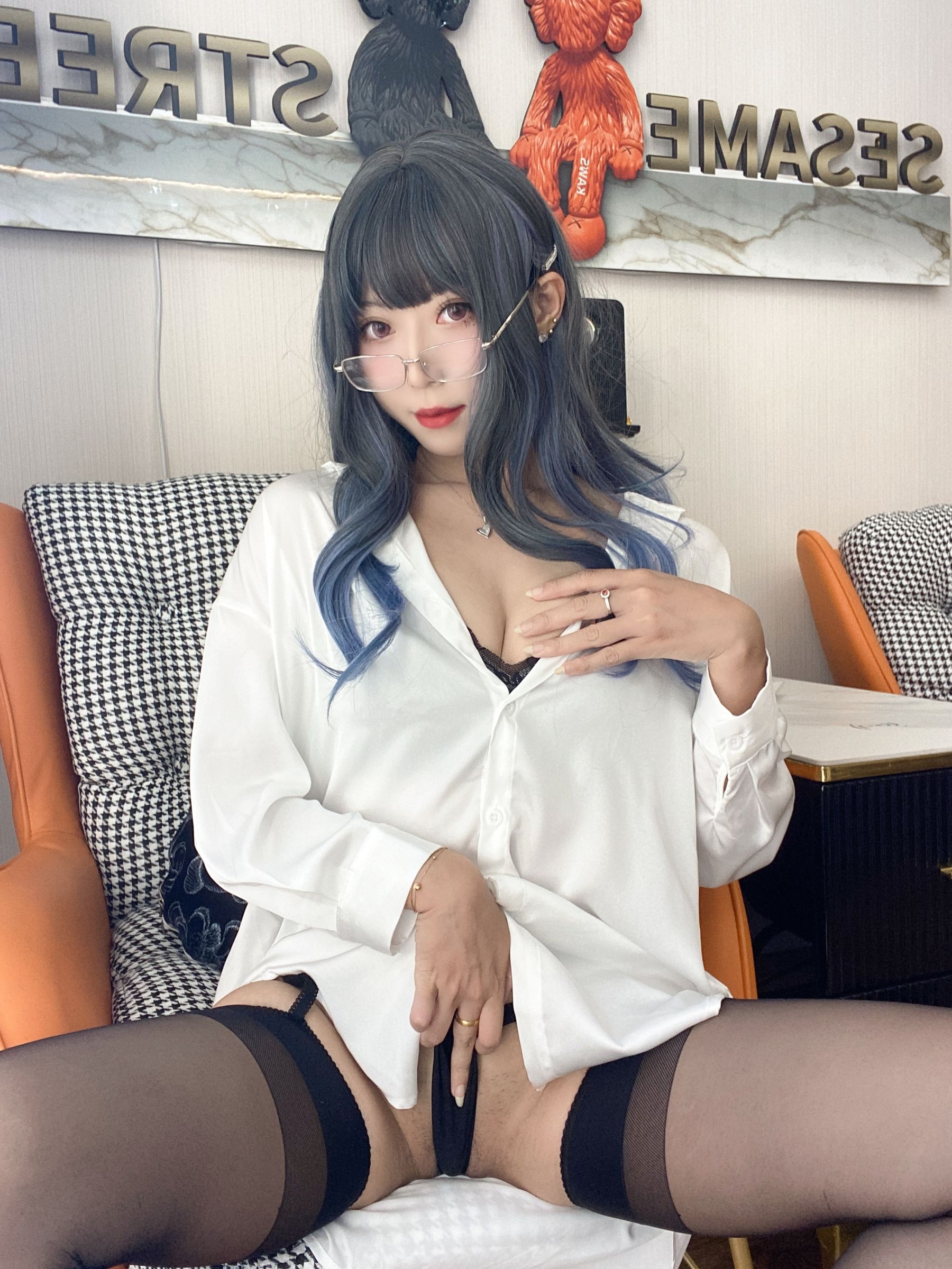 [福利COS] 动漫博主Money冷冷 - 白衬衫