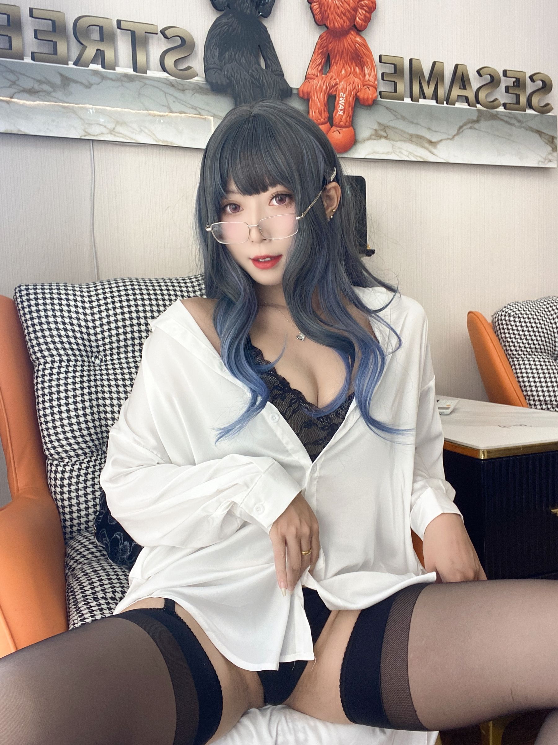 [福利COS] 动漫博主Money冷冷 - 白衬衫