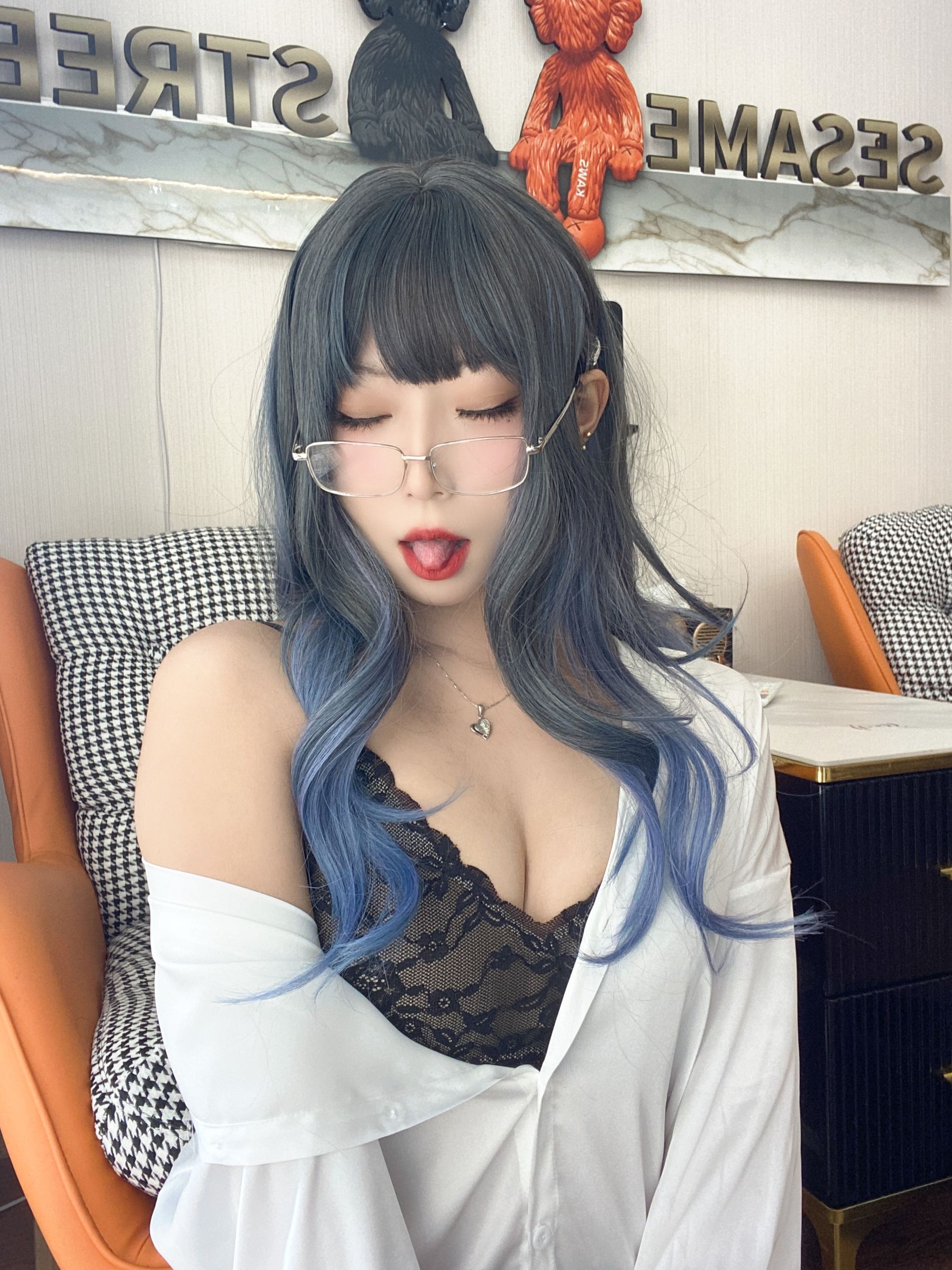 [福利COS] 动漫博主Money冷冷 - 白衬衫